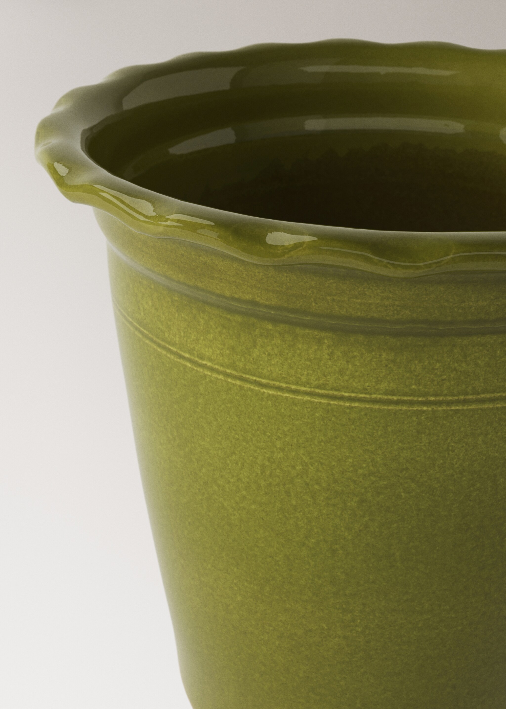 Large terracotta wave-pattern planter - Details of the article 1, Pastel Green. Ref: 27011529-00.