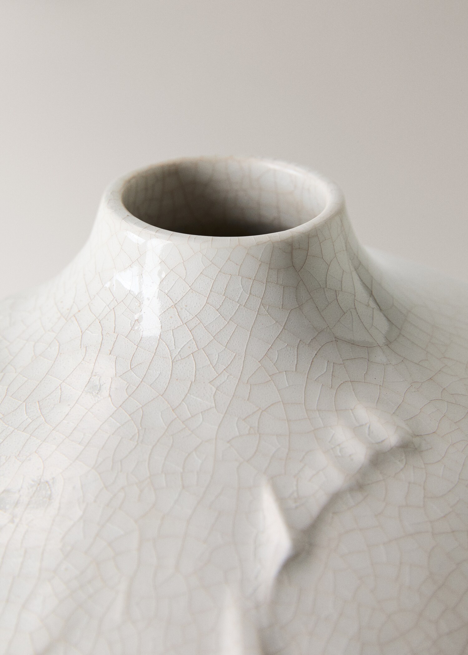 Kameninová váza s reliéfními květy - Detail zboží 1