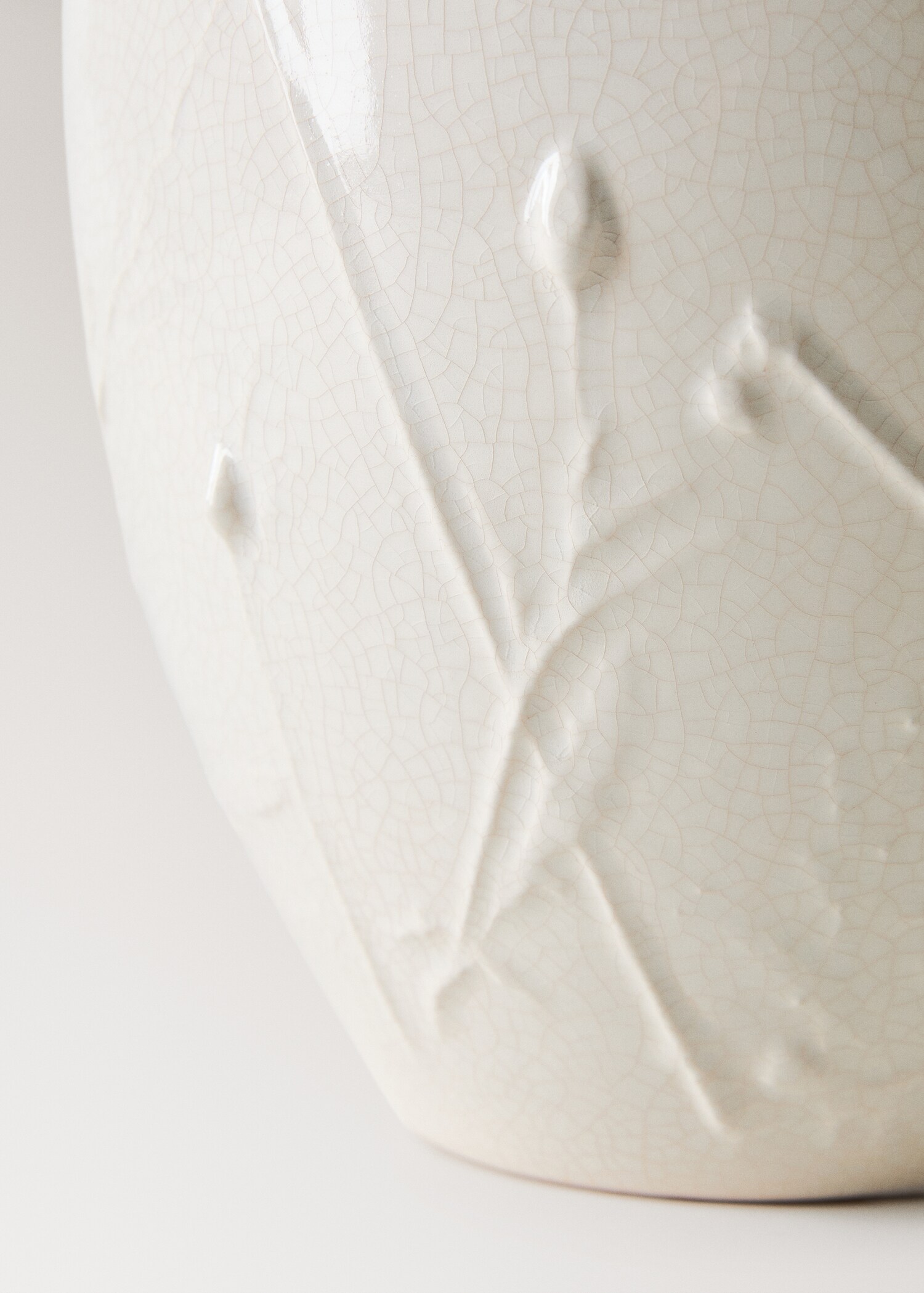 Kameninová váza s reliéfními květy - Detail zboží 2