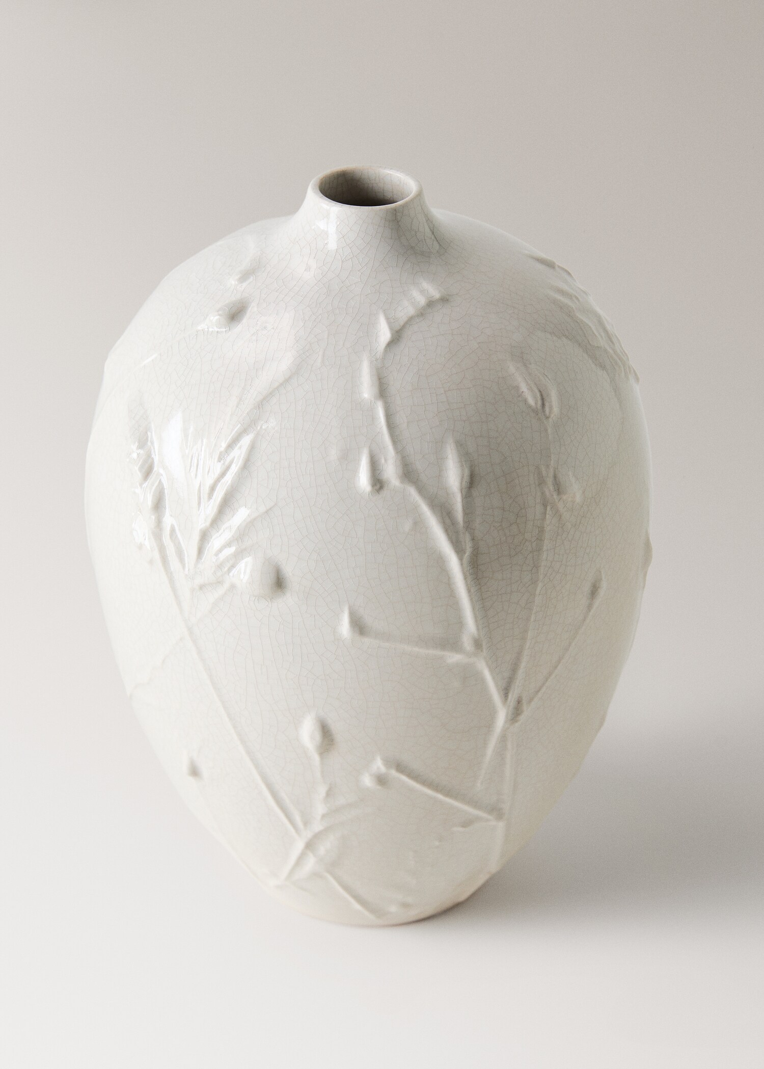 Kameninová váza s reliéfními květy - Detail zboží 3