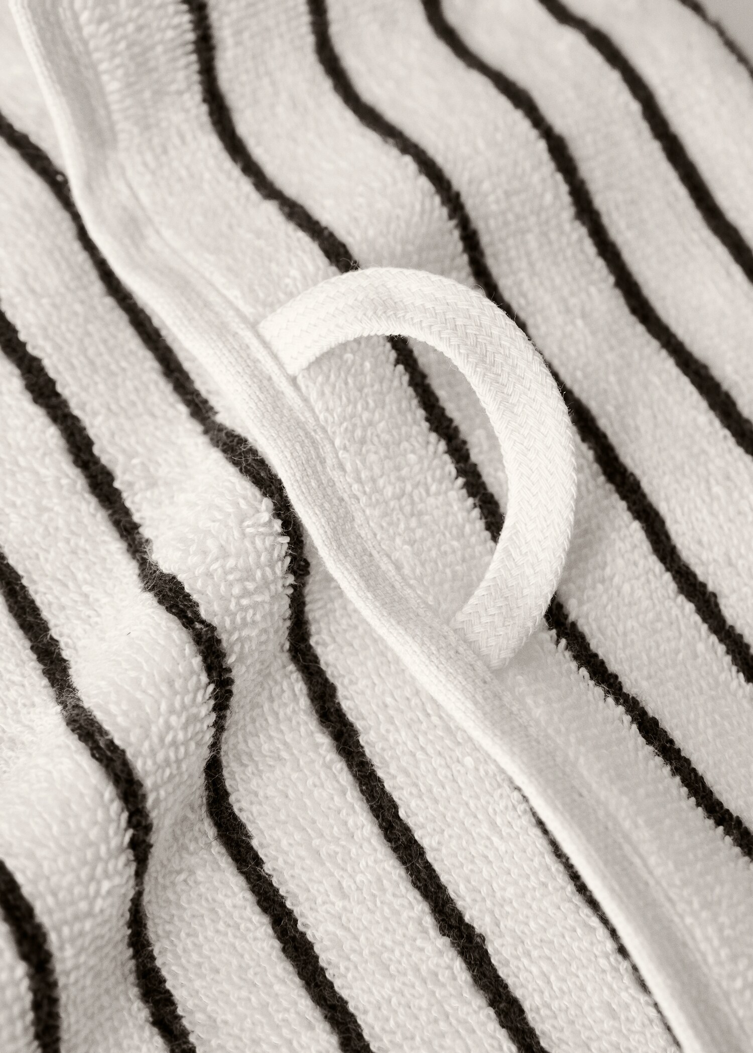 Two-tone striped cotton bath towel - Details of the article 1