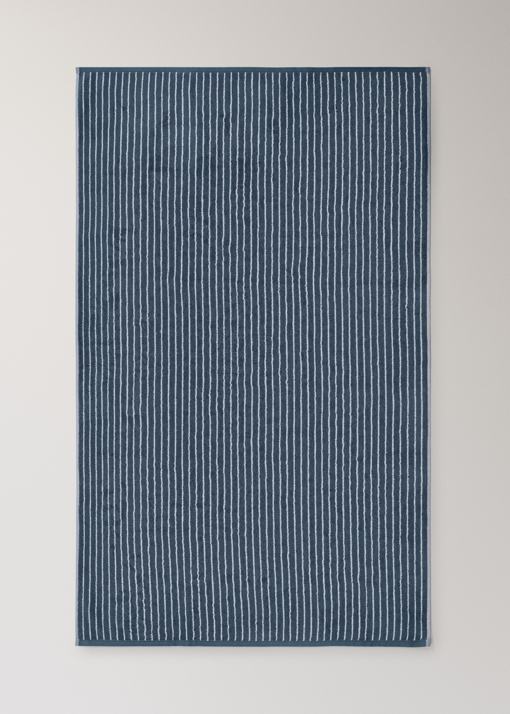 Two-tone striped cotton bath towel - Details of the article 4, Indigo Blue. Ref: 27011535-00.