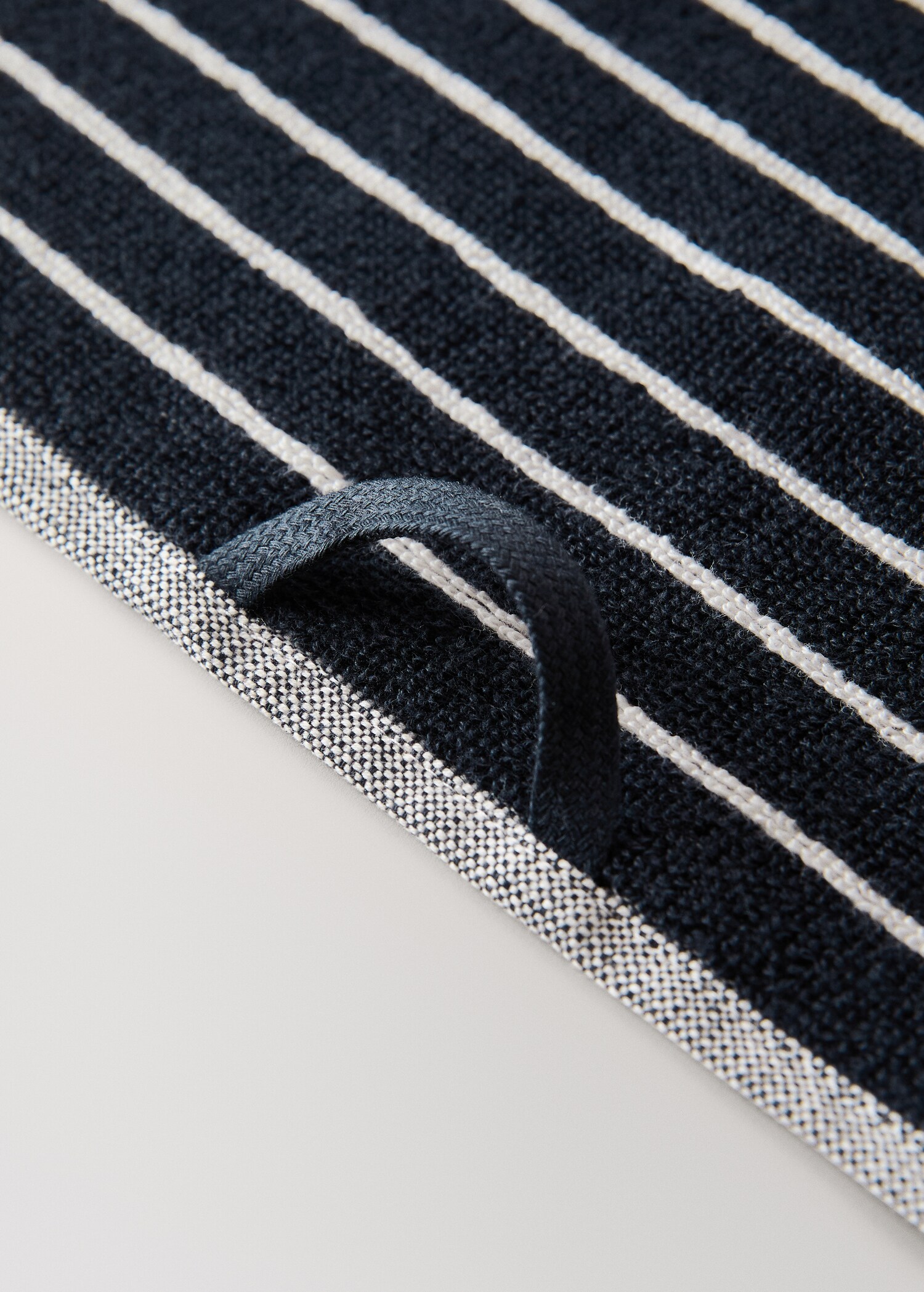 Two-tone striped cotton bath towel - Details of the article 3