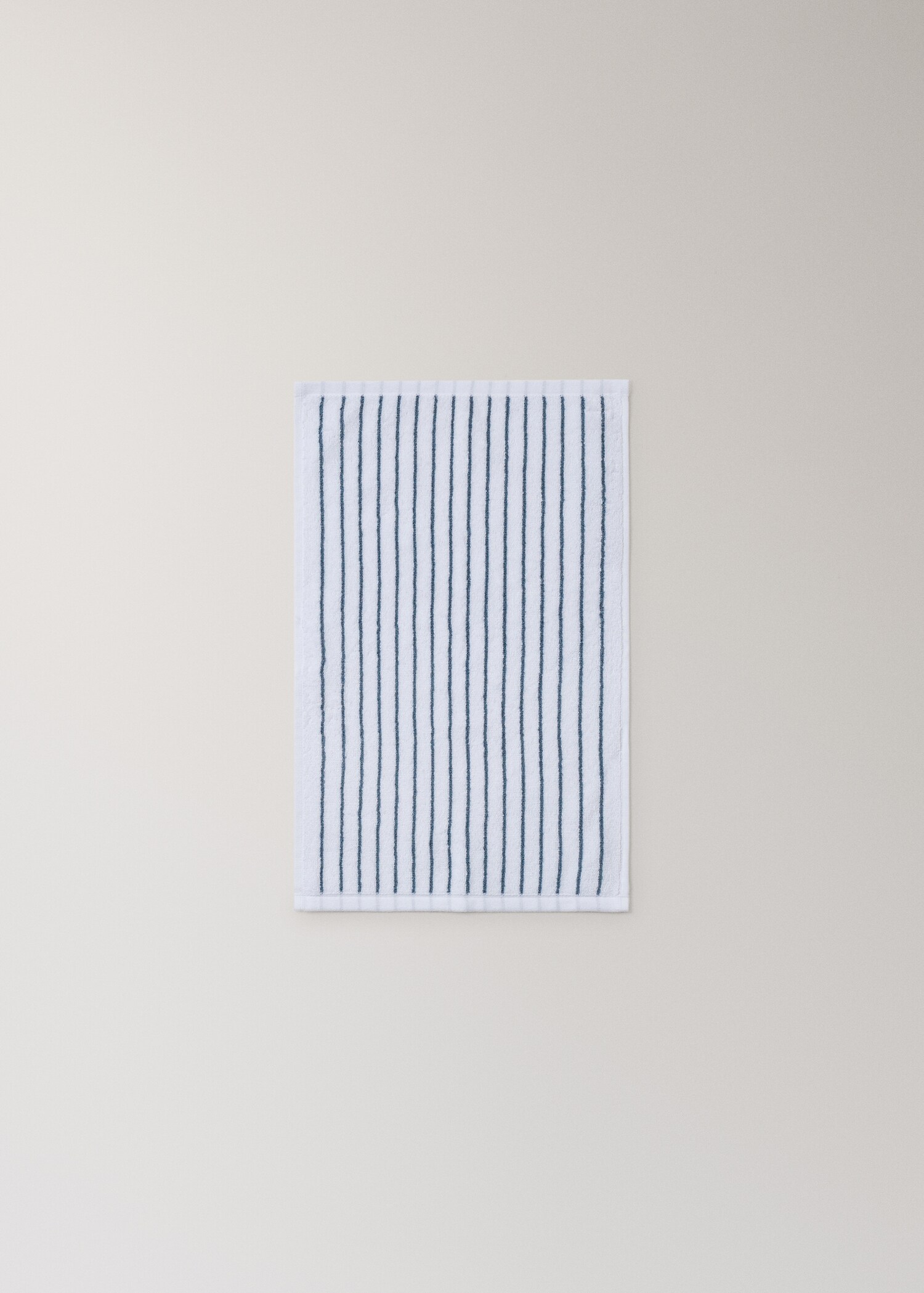 Cotton towel with two-tone stripes - Details of the article 4