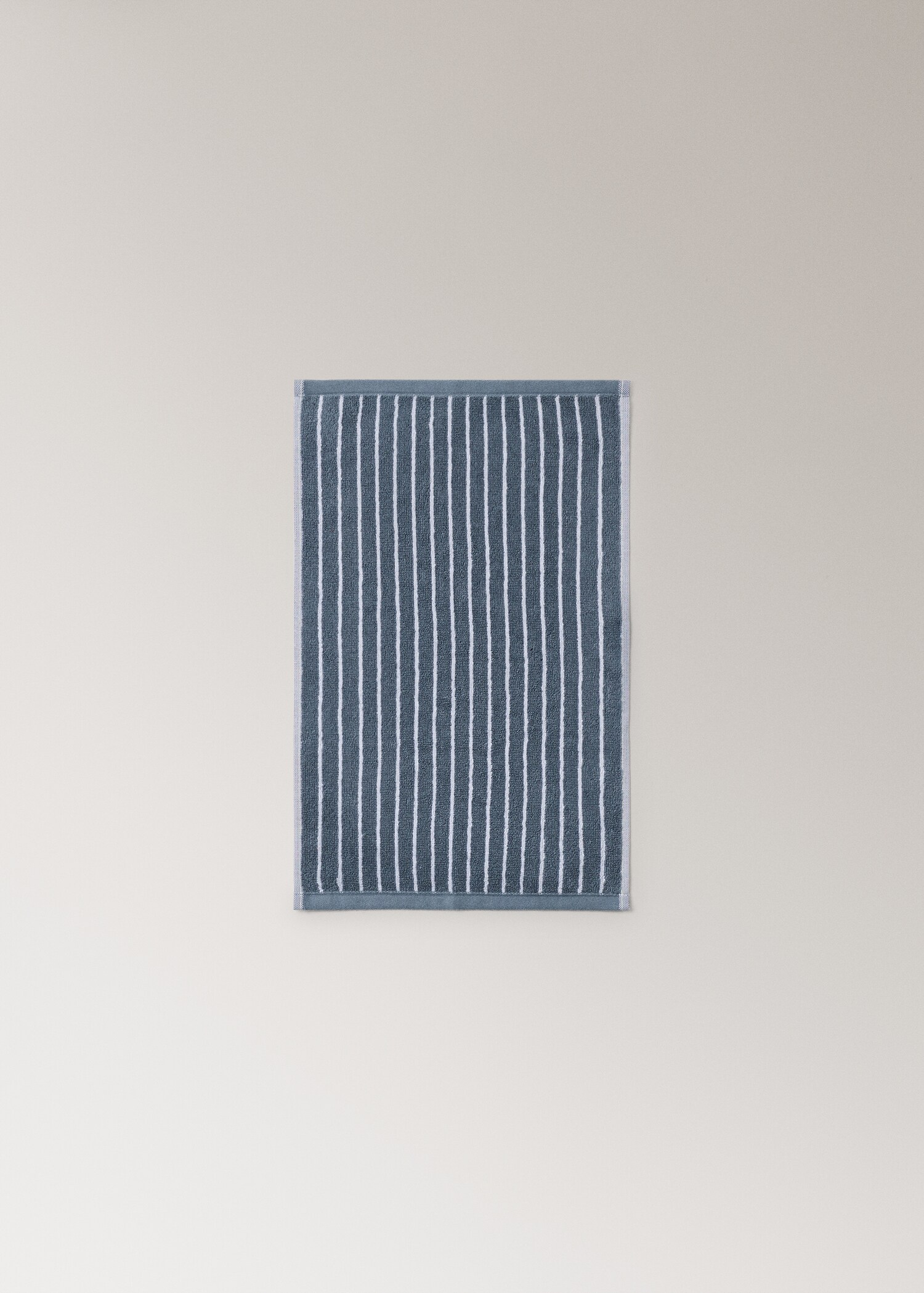 Cotton towel with two-tone stripes - Details of the article 4