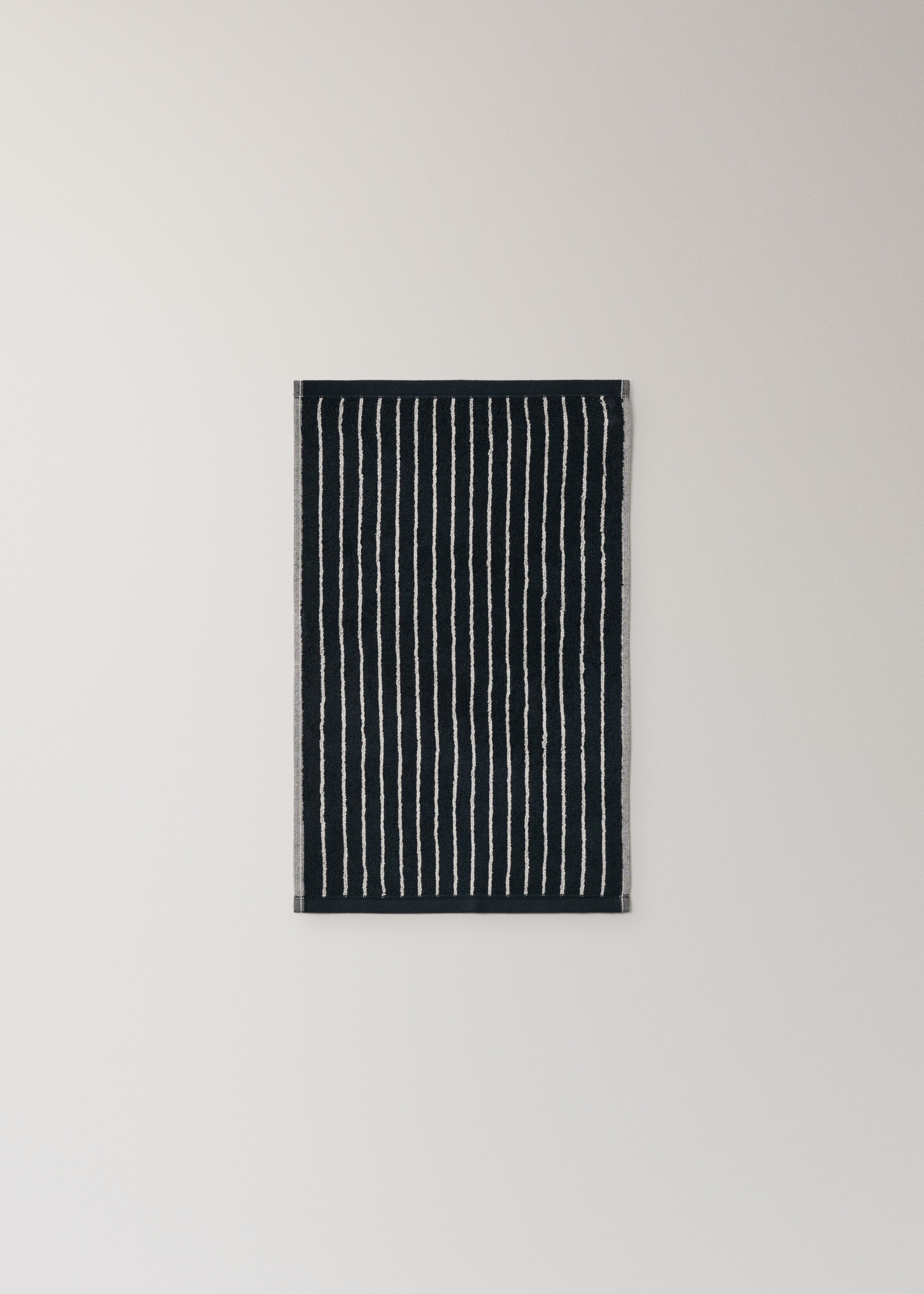 Cotton towel with two-tone stripes - Details of the article 4, Black. Ref: 27011537-00.