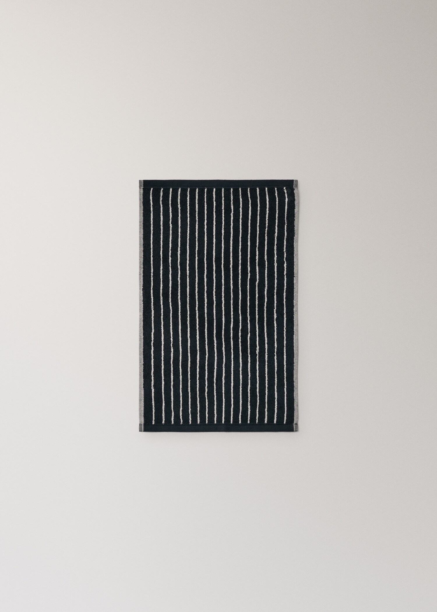 Cotton towel with two-tone stripes - Details of the article 4