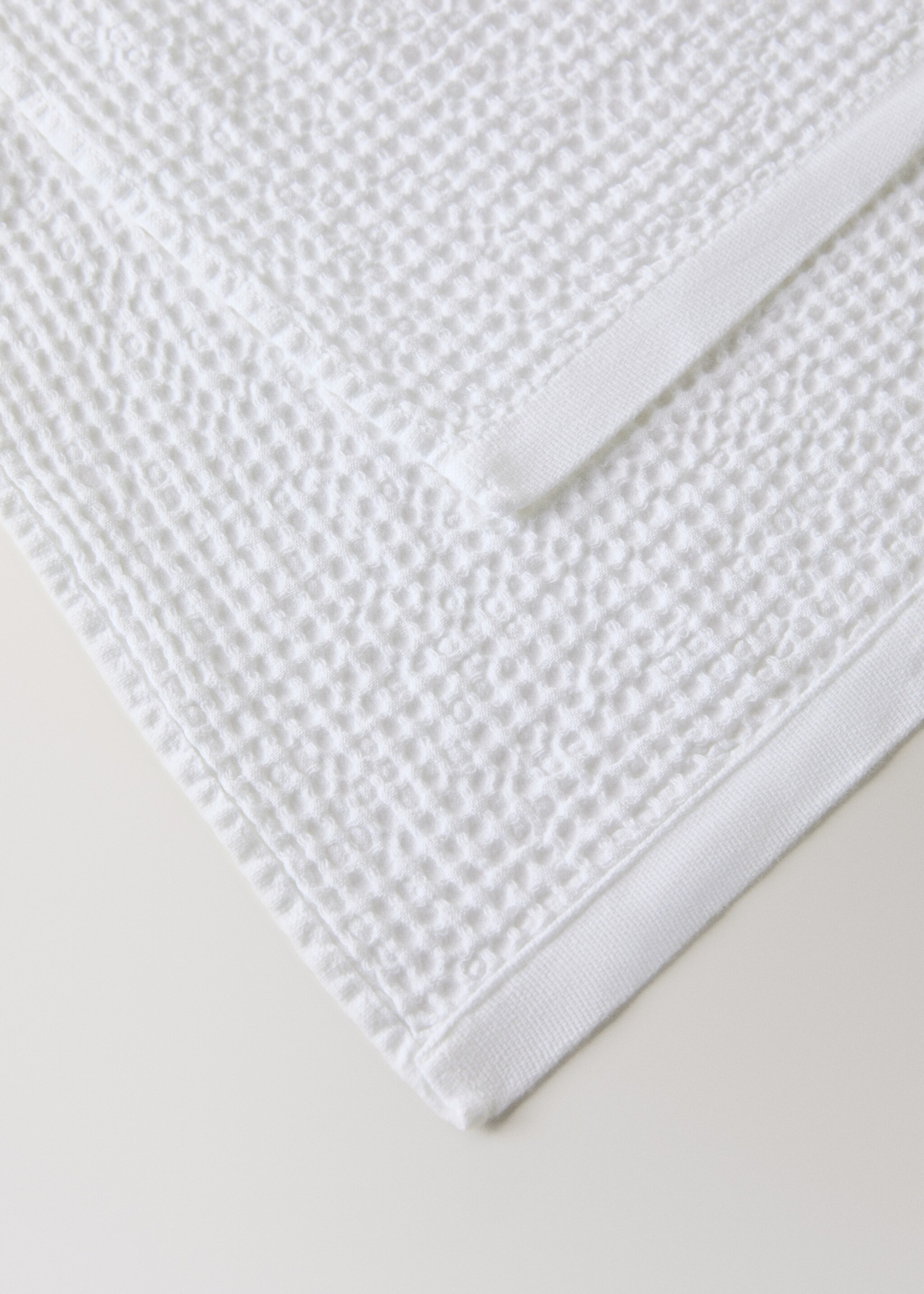 Waffle cotton washbasin towel - Details of the article 2, White. Ref: 27011550-00.