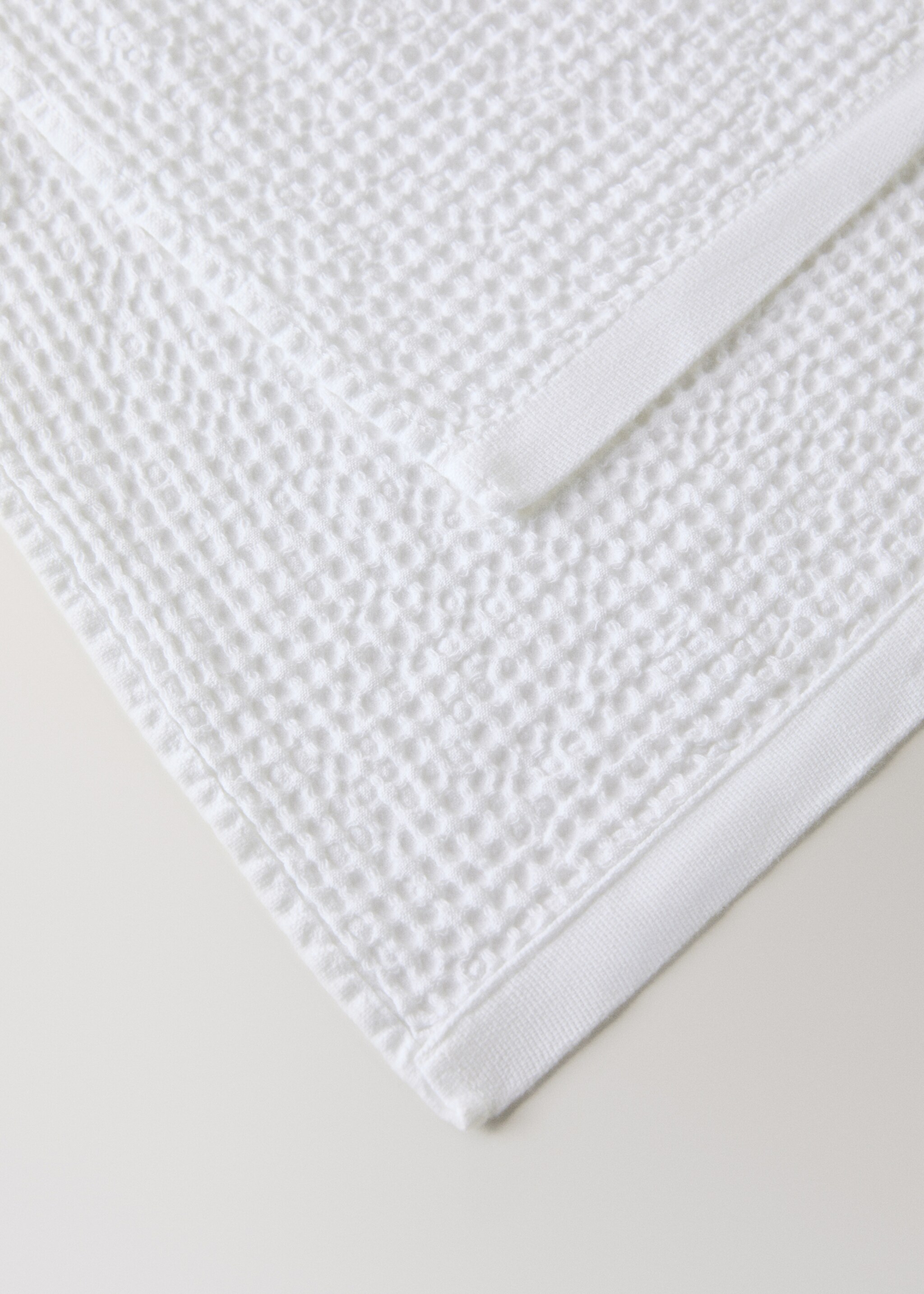 Waffle cotton terry bath towel - Details of the article 2, White. Ref: 27011551-00.