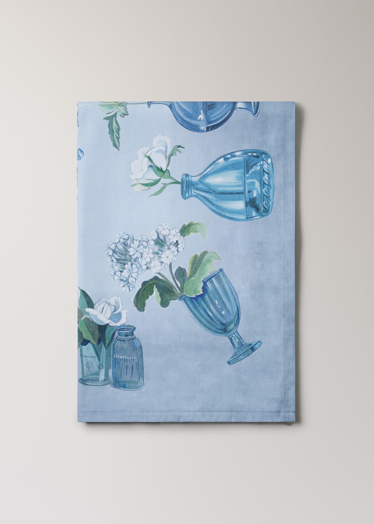 Скатертина з вазами та весняними квітами, на 6–8 персон - Товар без моделі