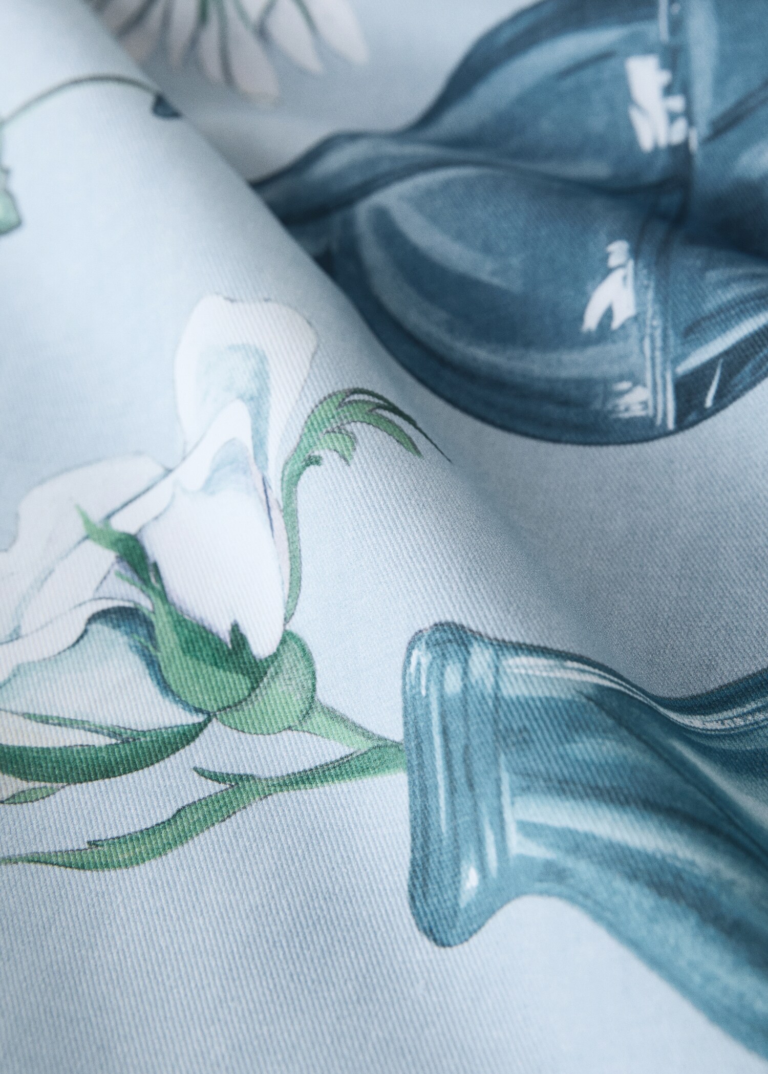 Скатертина з вазами та весняними квітами, на 6–8 персон - Детальніше про товар 2