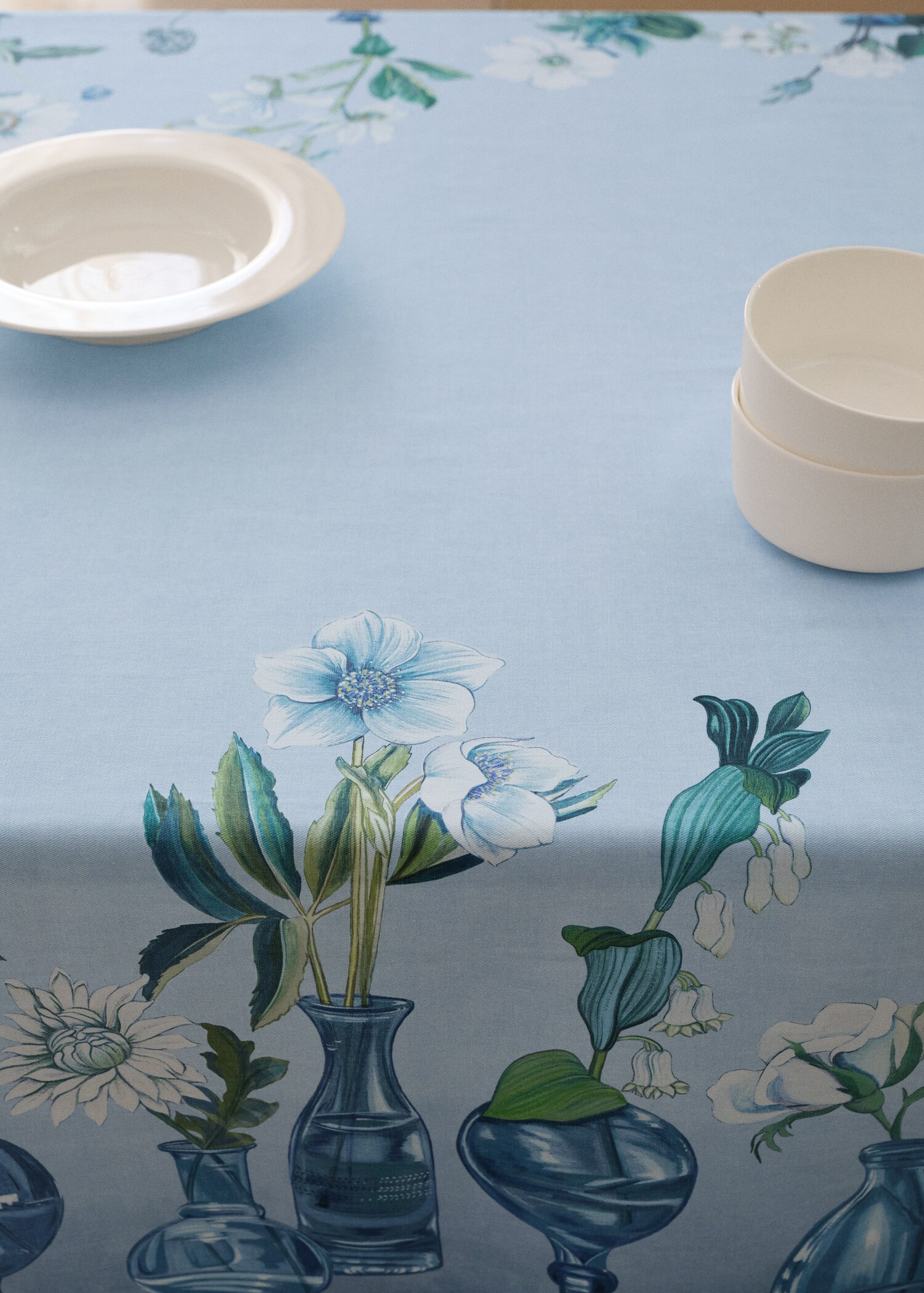 Скатертина з вазами та весняними квітами, на 6–8 персон - Детальніше про товар 7