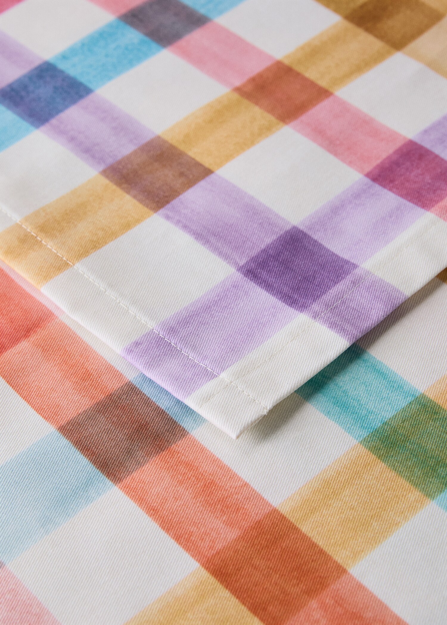 Resin-coated tablecloth with brushstroke stripe effect for 8 to 10 guests - Details of the article 1