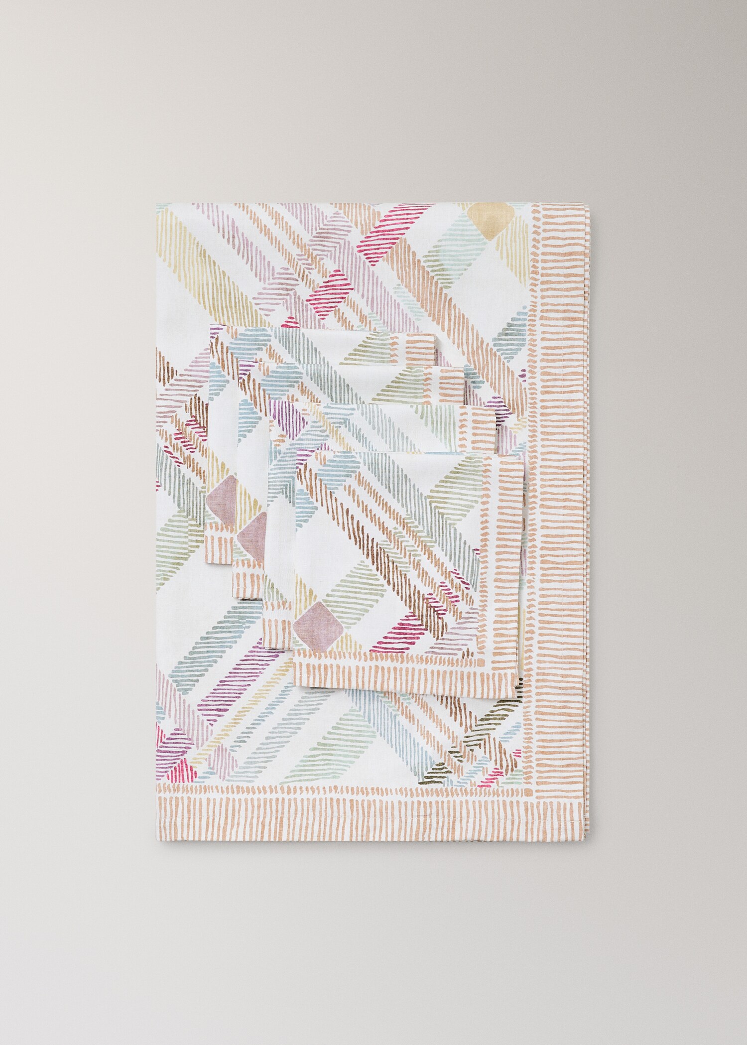 Multicolored printed cotton tablecloth for 2 to 4 people - Details of the article 4