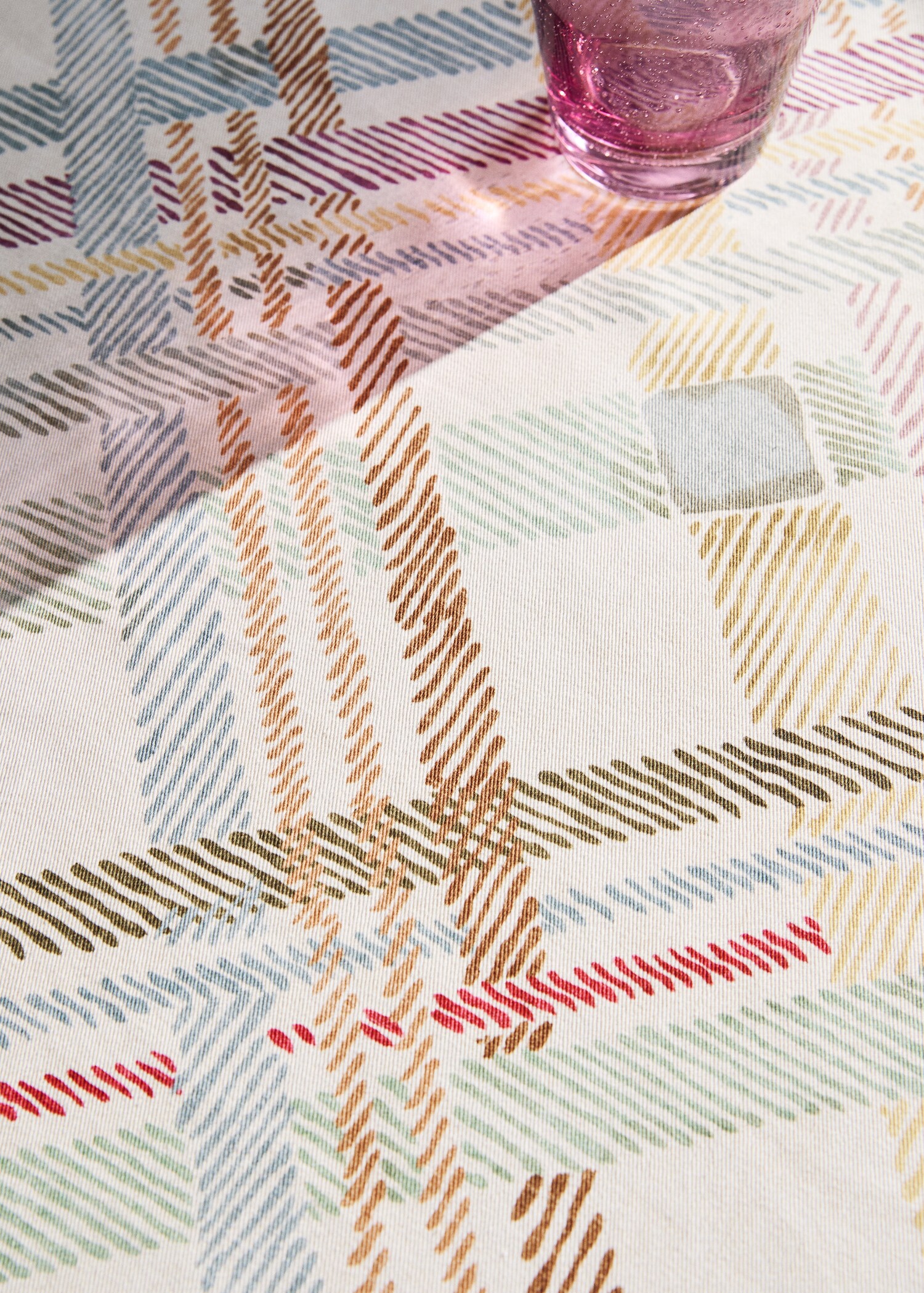 Multicolored printed cotton tablecloth for 2 to 4 people - Details of the article 7