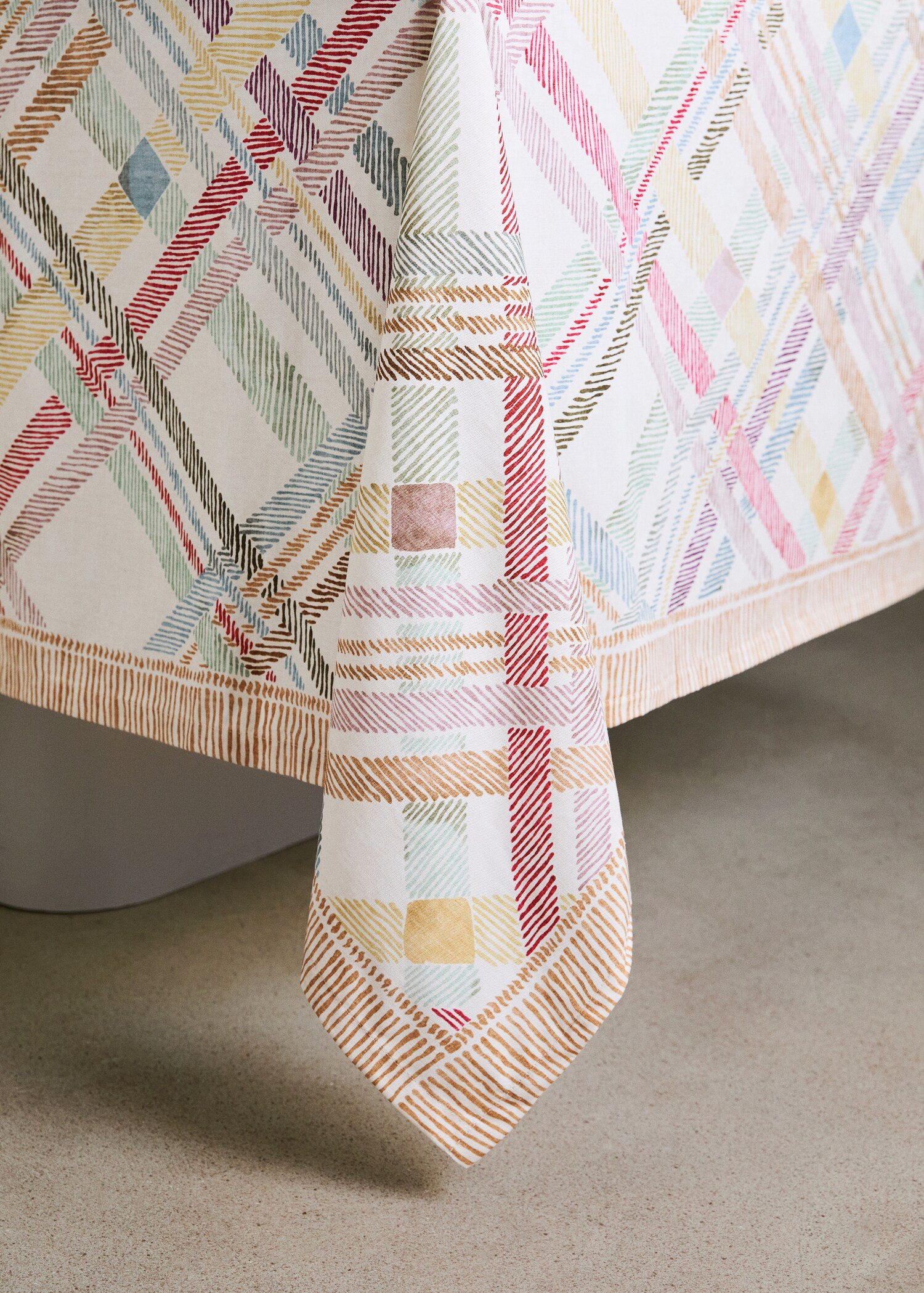 Multicolored printed cotton tablecloth for 2 to 4 people - Details of the article 8