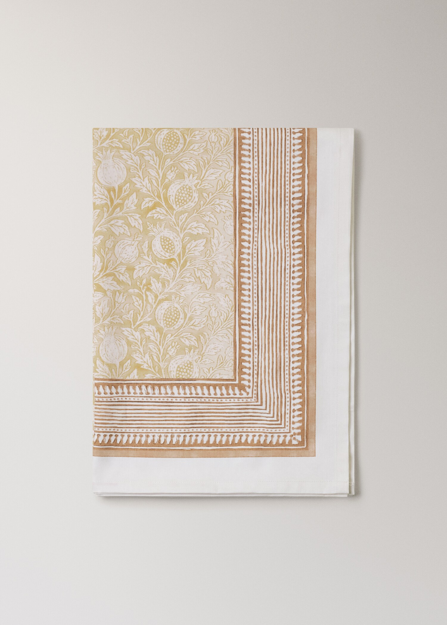 Blockprint style cotton tablecloth for 6 to 8 guests - Article without model