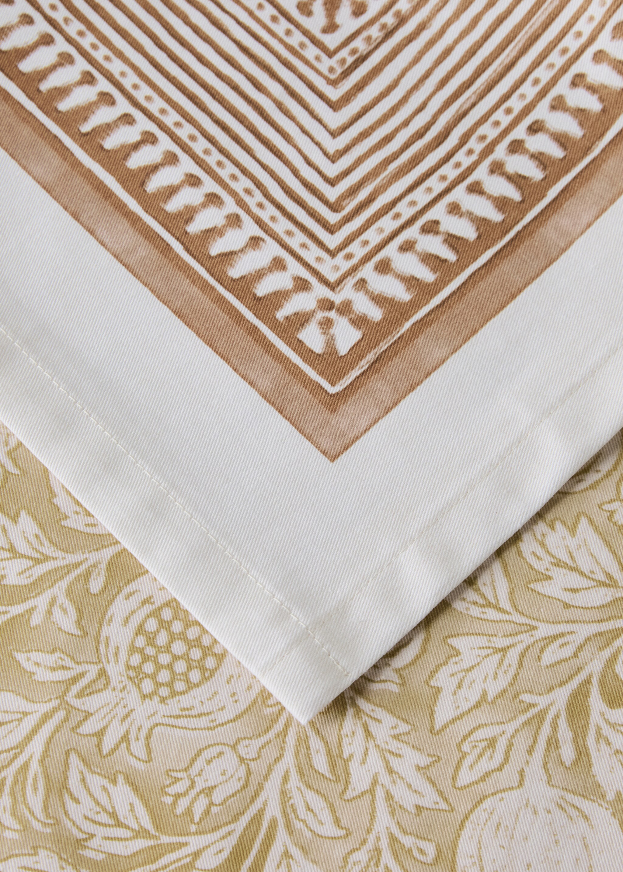 Blockprint style cotton tablecloth for 6 to 8 guests - Details of the article 1, Yellow. Ref: 27011565-00.