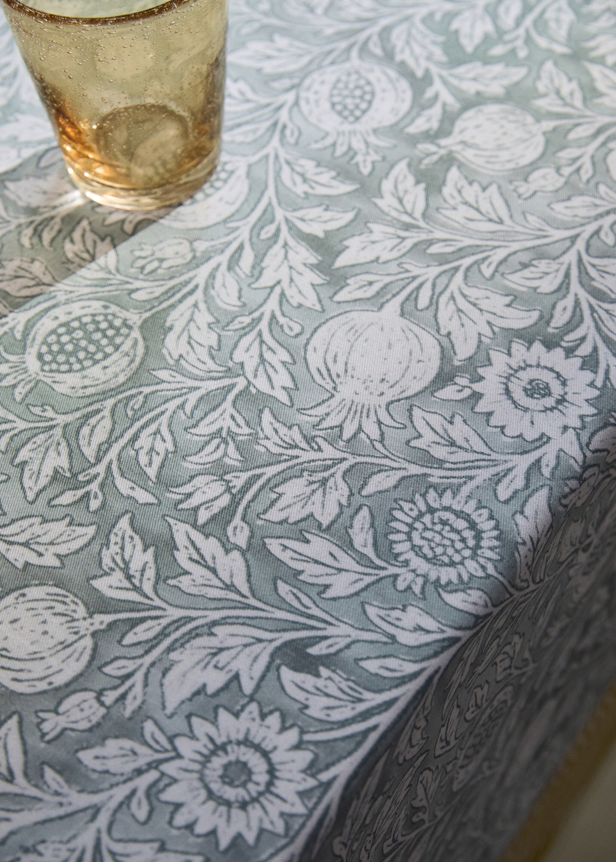 Blockprint style cotton tablecloth for 6 to 8 guests - Details of the article 7, Blue. Ref: 27011565-00.