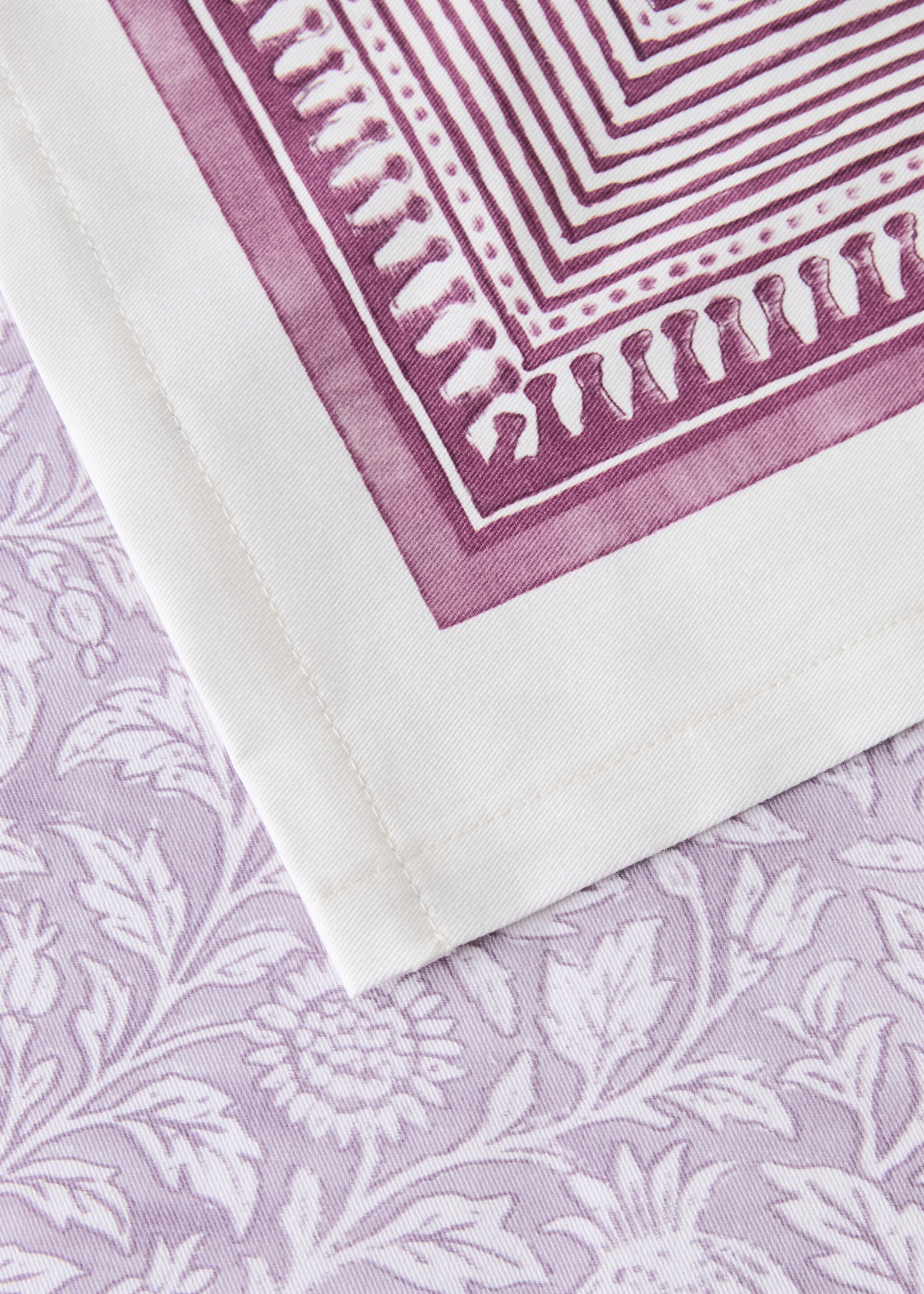 Blockprint style cotton tablecloth for 6 to 8 guests - Details of the article 1, Lilac. Ref: 27011565-00.