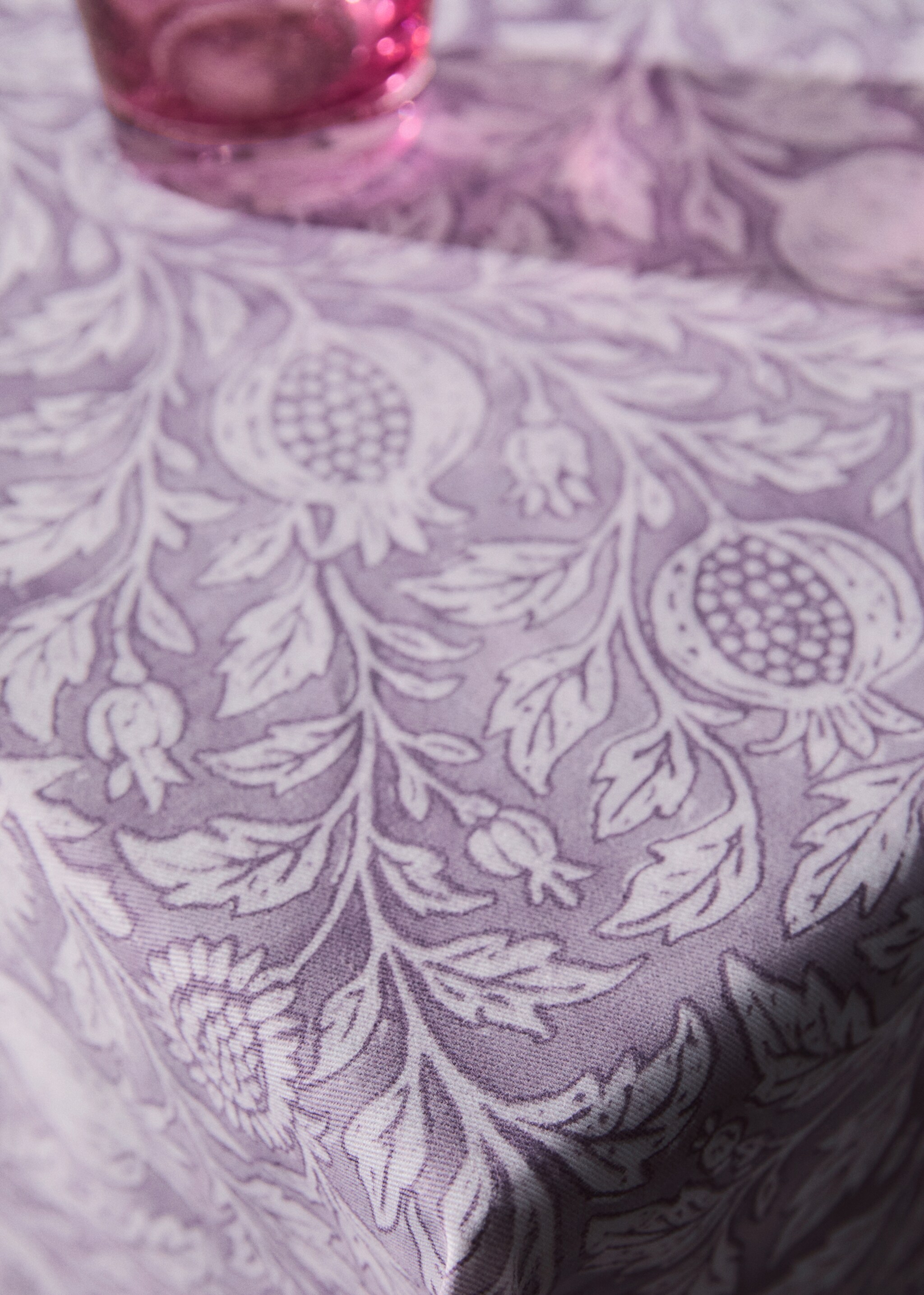 Blockprint style cotton tablecloth for 6 to 8 guests - Details of the article 7, Lilac. Ref: 27011565-00.