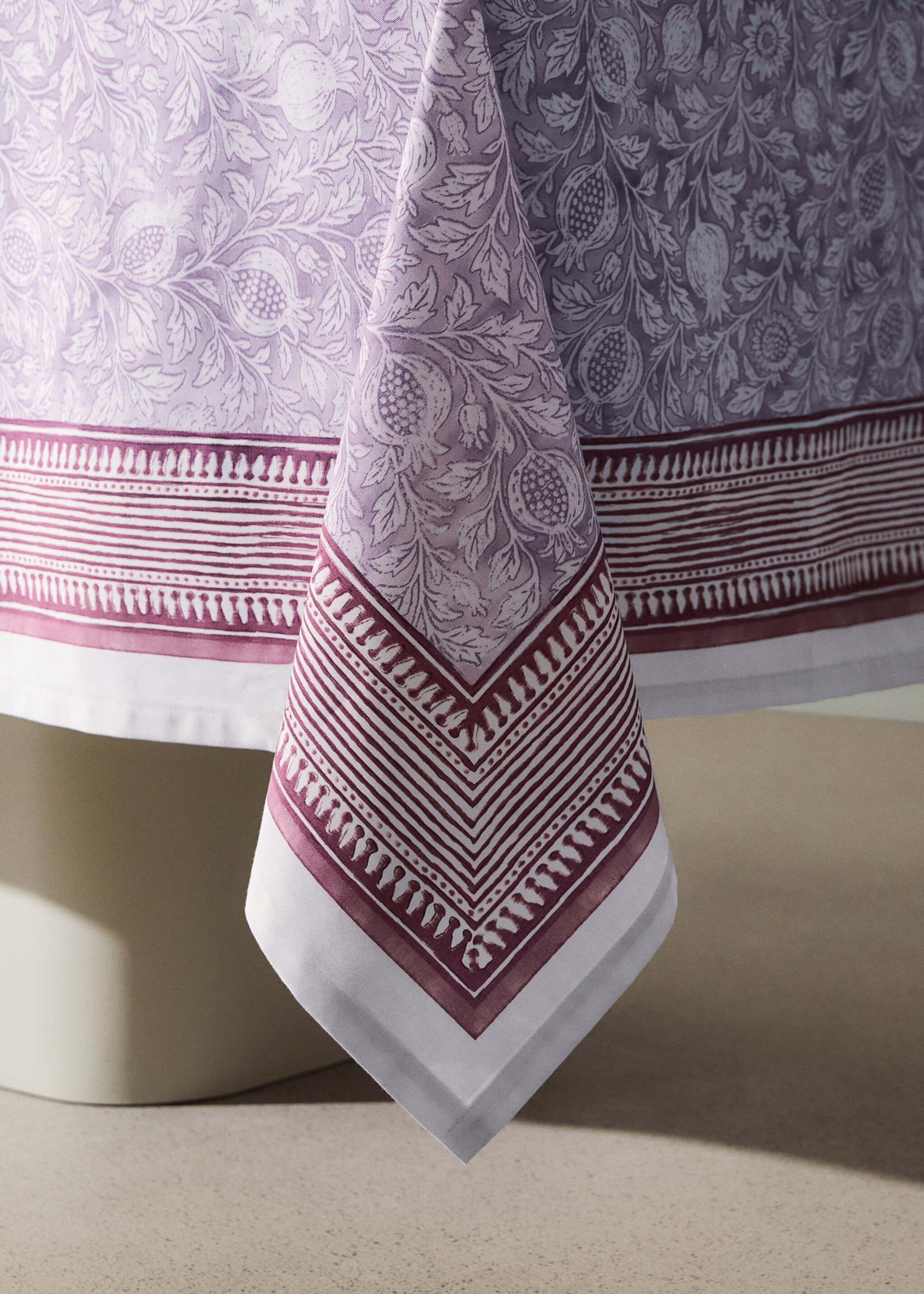 Blockprint style cotton tablecloth for 6 to 8 guests - Details of the article 8, Lilac. Ref: 27011565-00.