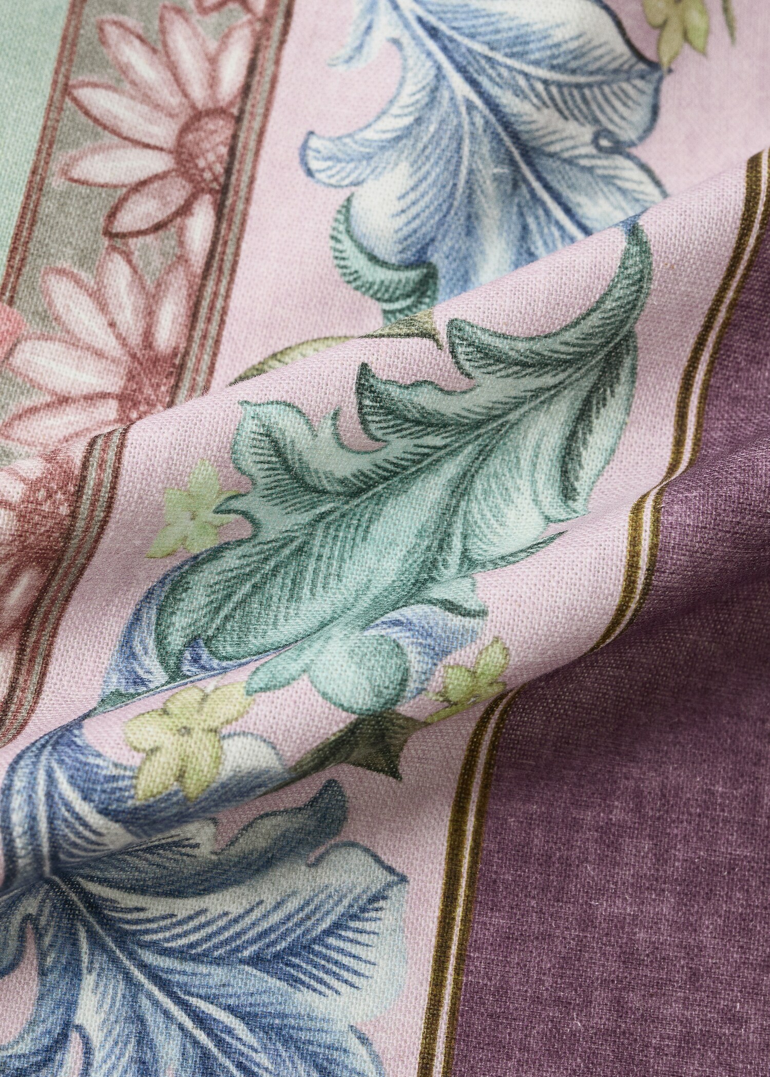 Fruit print cotton-linen tablecloth for 8 to 10 guests - Details of the article 1