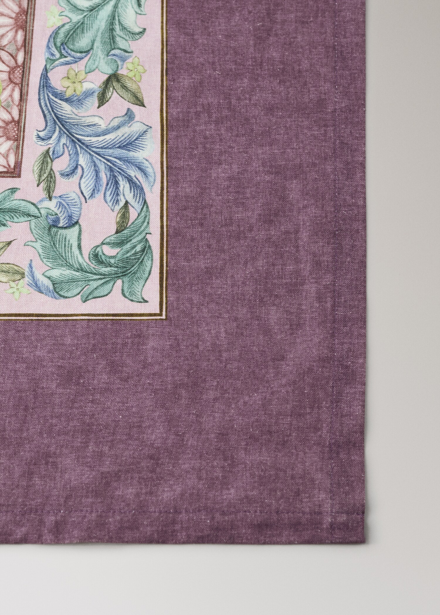 Fruit print cotton-linen tablecloth for 8 to 10 guests - Details of the article 2