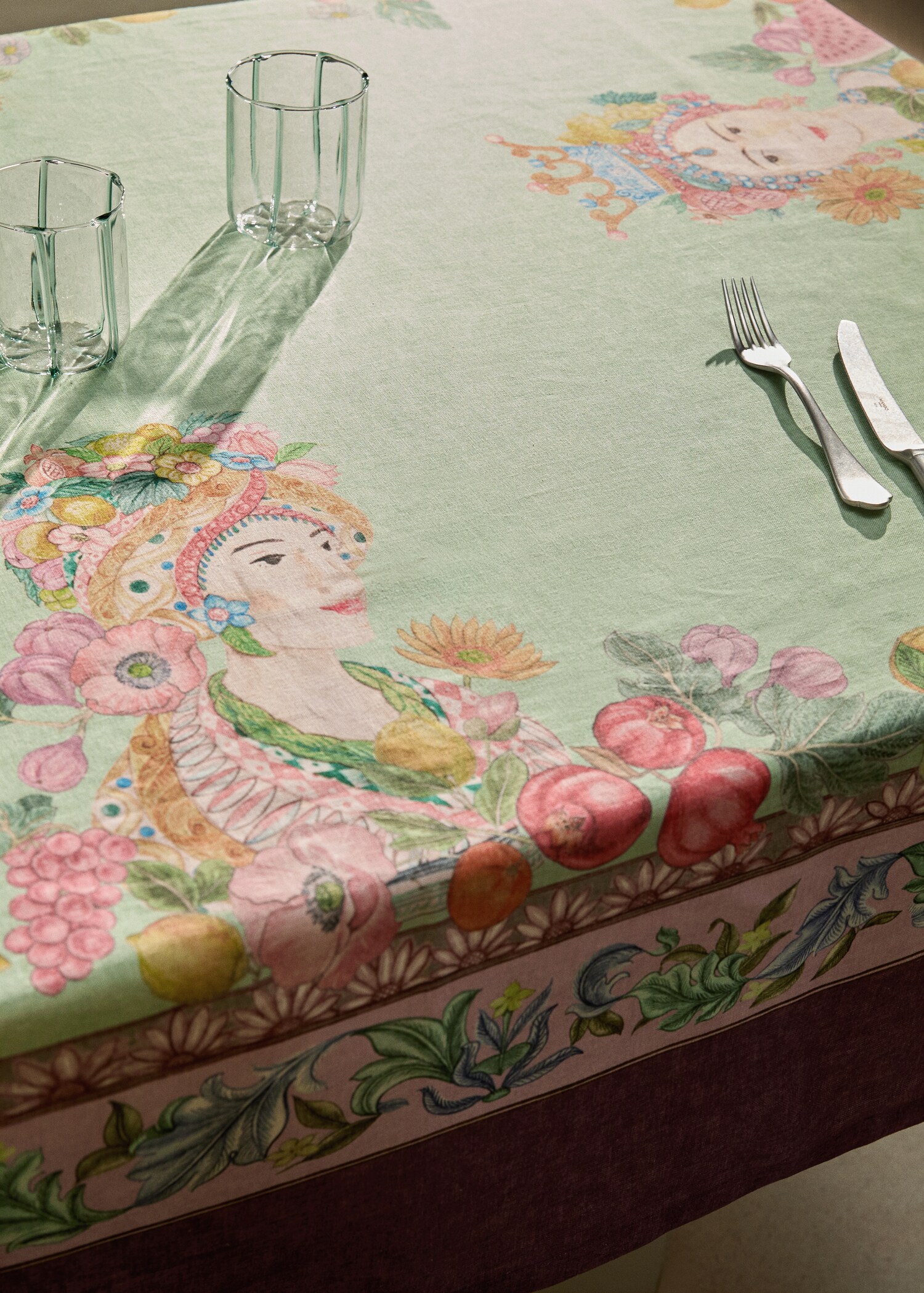 Fruit print cotton-linen tablecloth for 8 to 10 guests - Details of the article 7