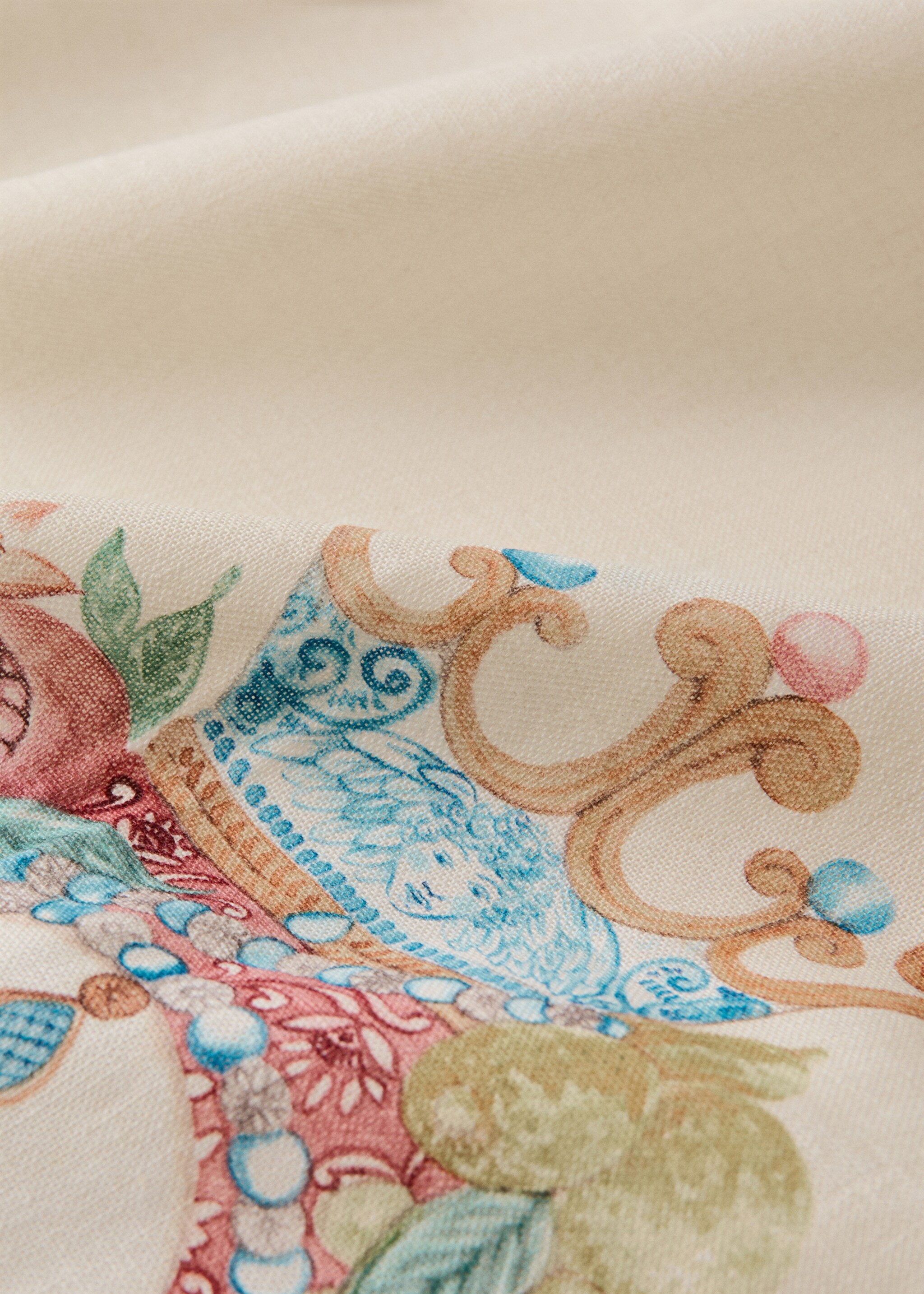 Estovalles de cotó i lli estampades amb motius de fruites per a 6 a 8 comensals - Detall de l'article 1, Cru. Ref: 27011568-00.