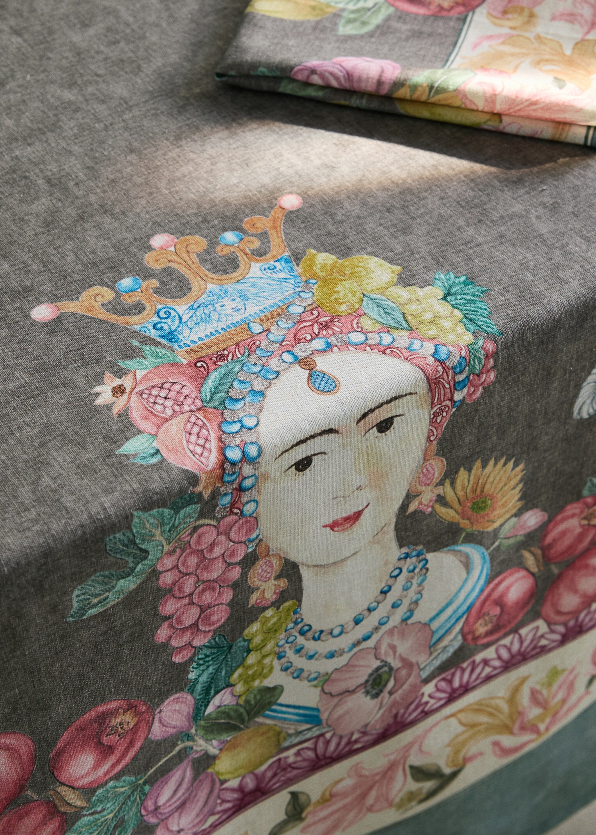 Fruit print cotton linen tablecloth for 6 to 8 people - Details of the article 7, Medium Brown. Ref: 27011568-00.