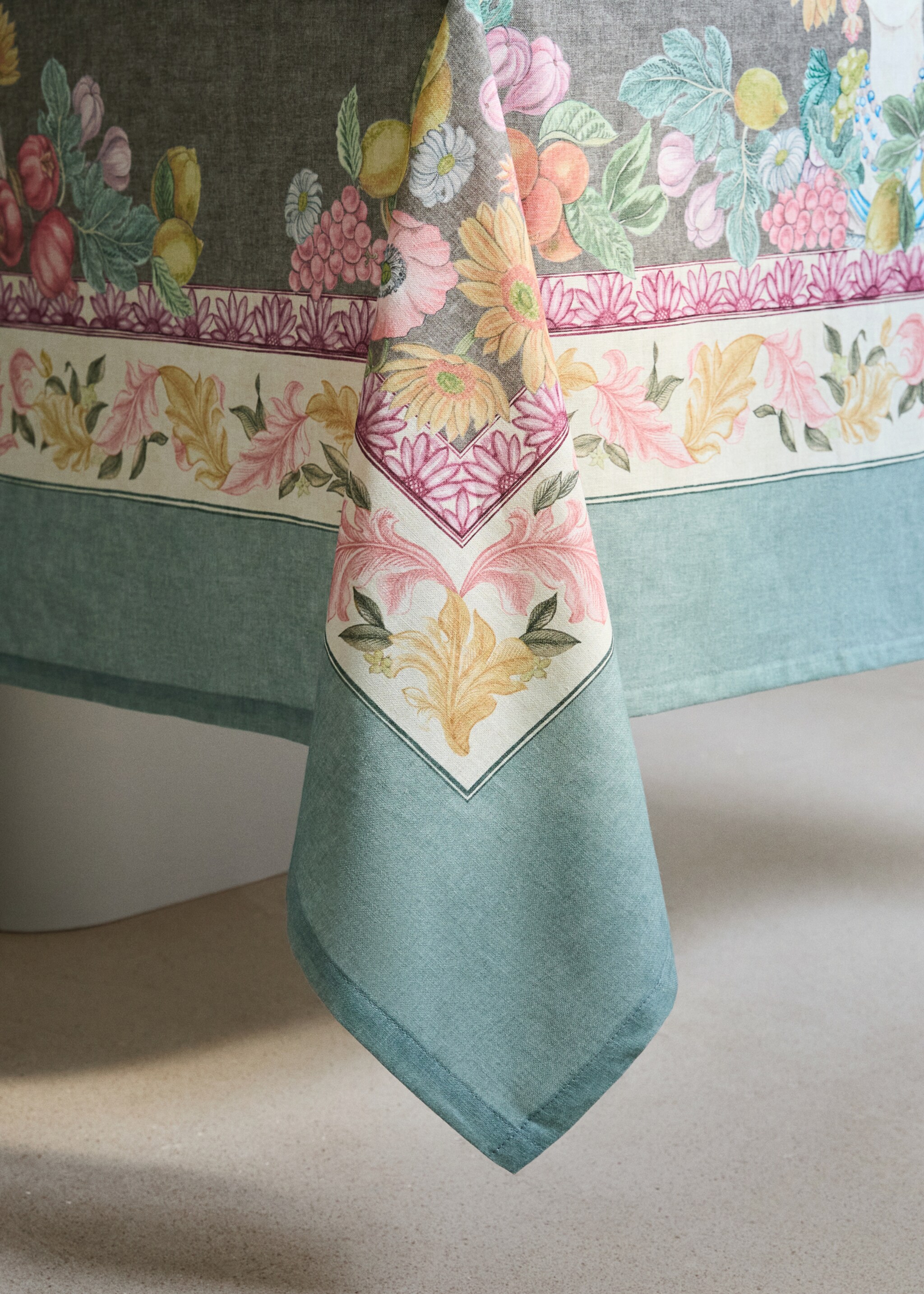 Fruit print cotton linen tablecloth for 6 to 8 people - Details of the article 8, Medium Brown. Ref: 27011568-00.