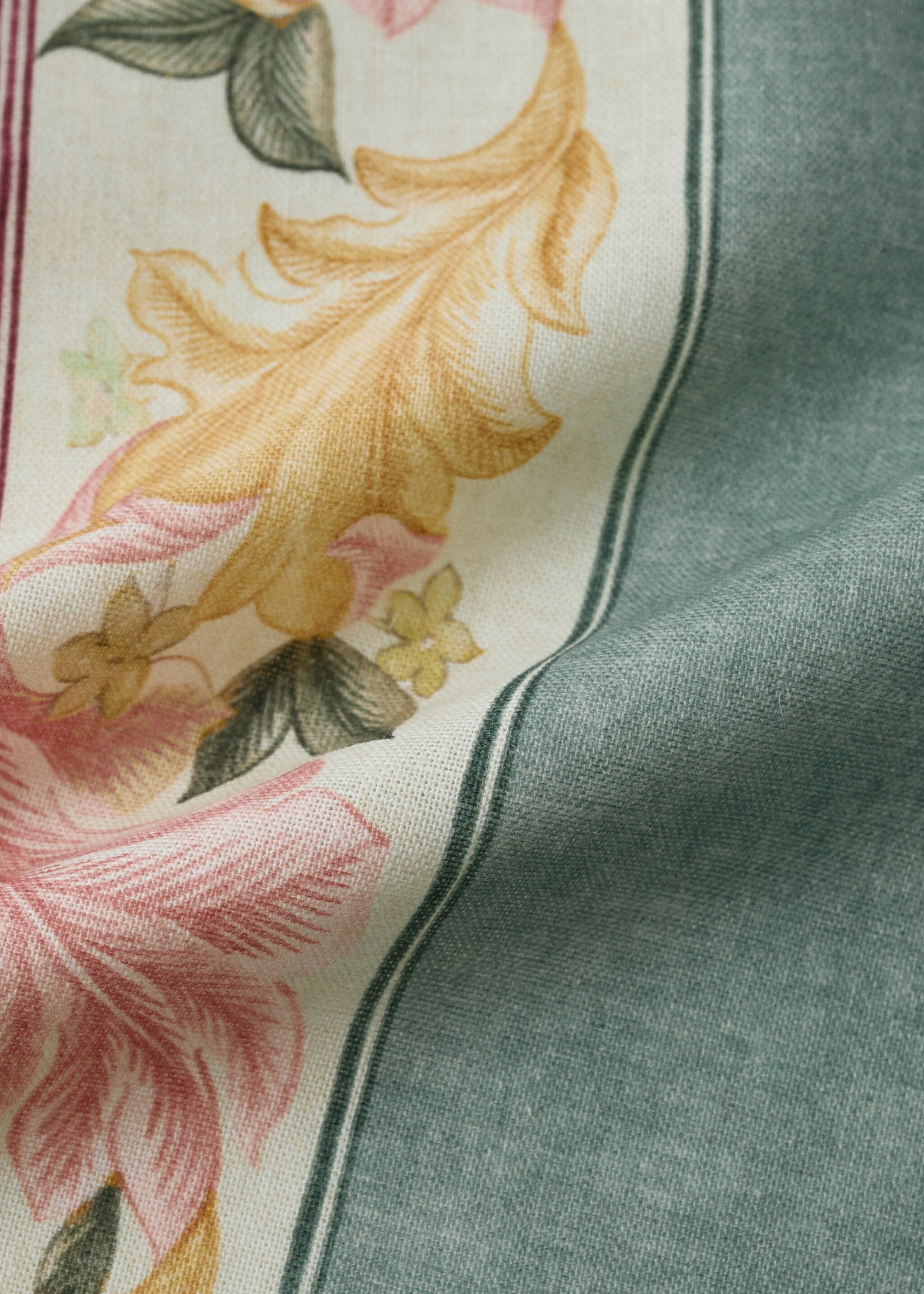 Fruit print cotton linen tablecloth for 6 to 8 people - Details of the article 1, Green. Ref: 27011568-00.