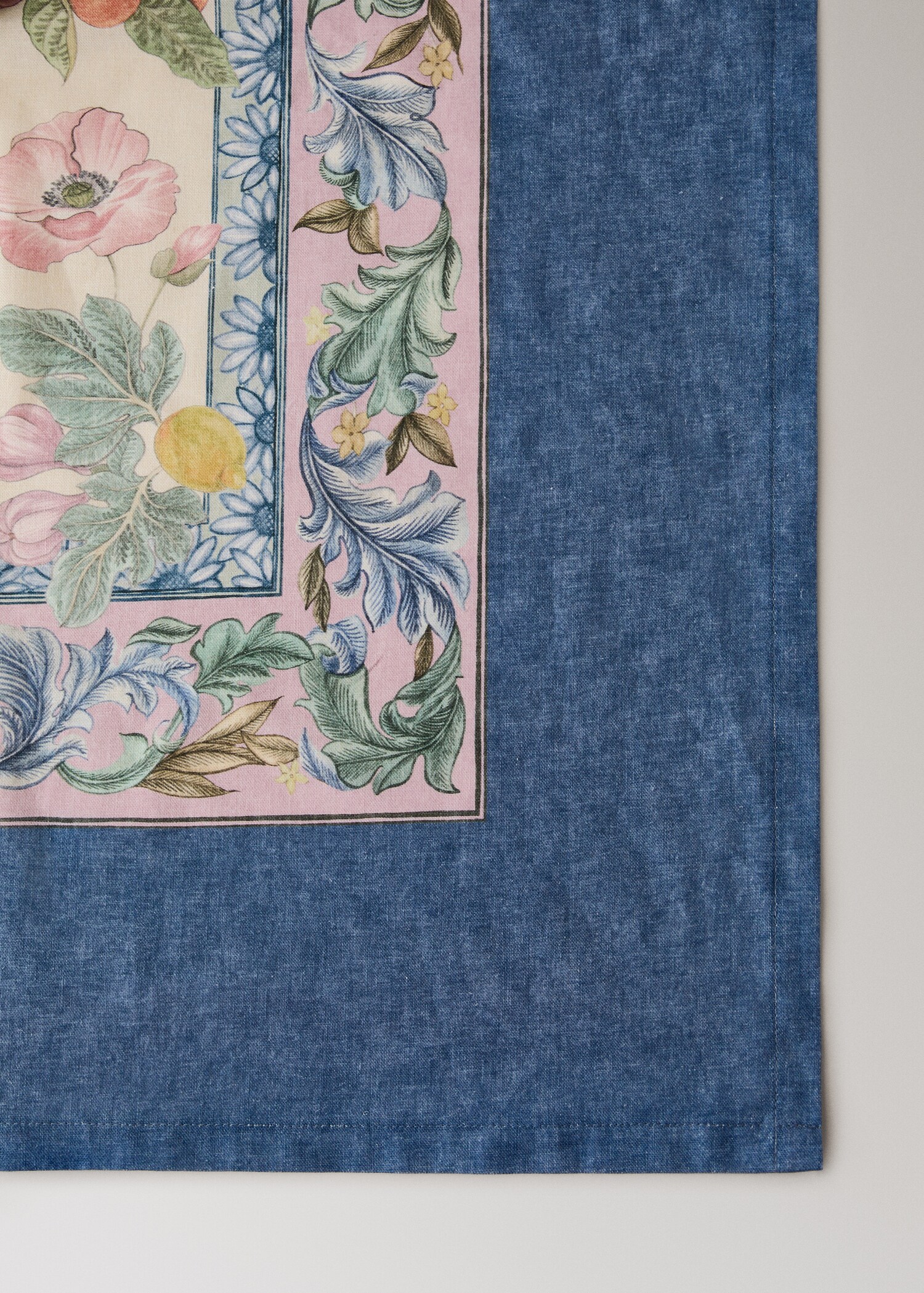 Fruit print cotton linen tablecloth for 2 to 4 people - Details of the article 2