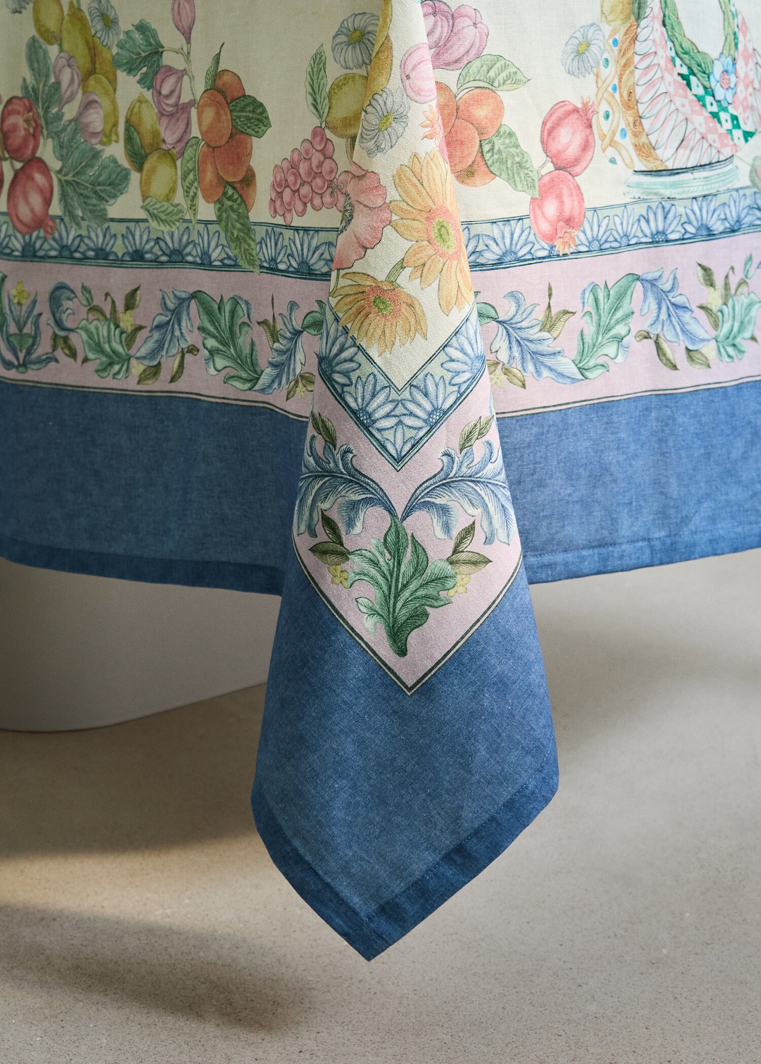 Fruit print cotton linen tablecloth for 2 to 4 people - Details of the article 7