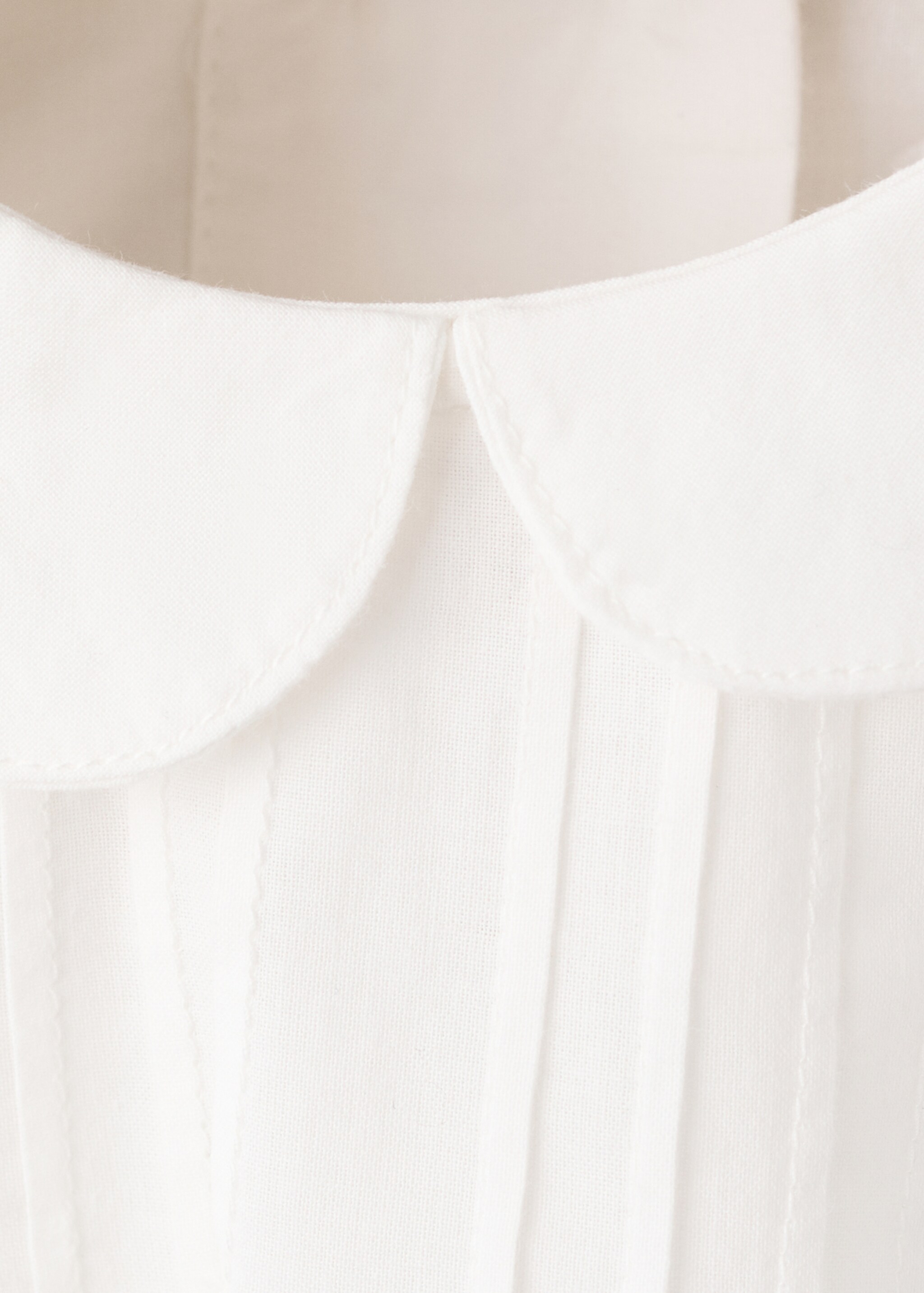 Pleated detail blouse - Details of the article 8, Off White. Ref: 27012005-00.