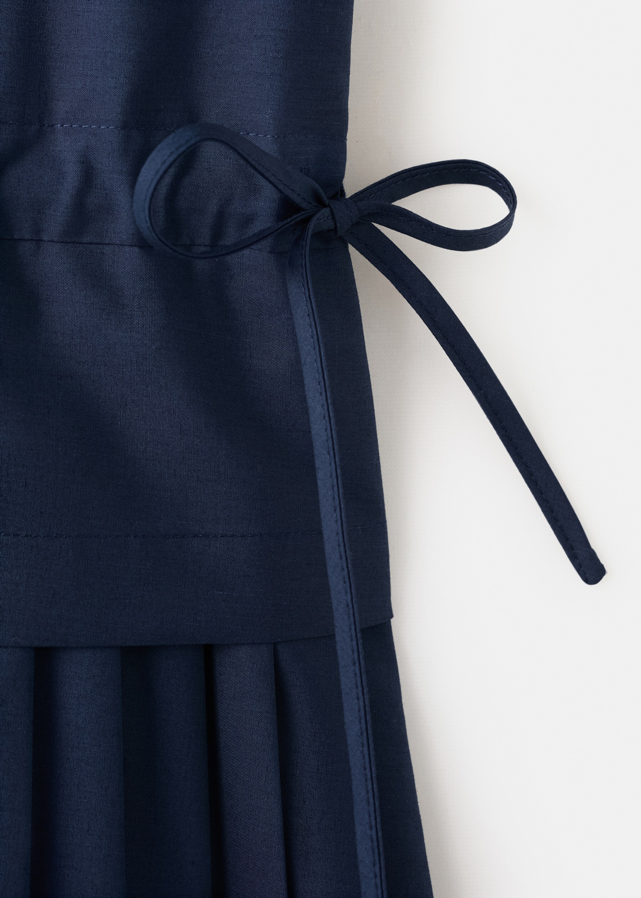 Pleated A-line dress - Details of the article 8, Navy. Ref: 27012543-00.