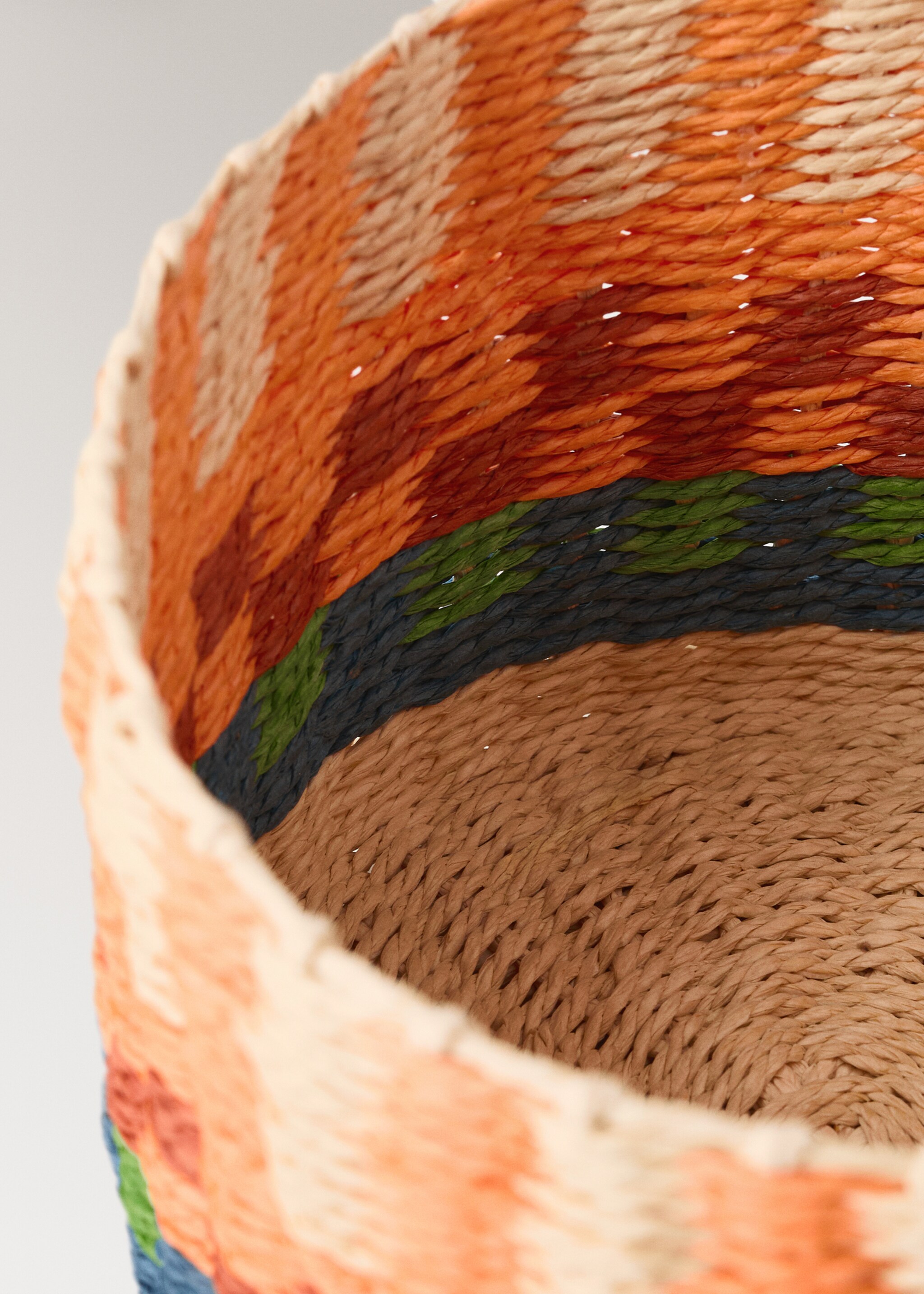 Small circular basket with colourful pattern - Details of the article 2, Orange. Ref: 27012900-00.