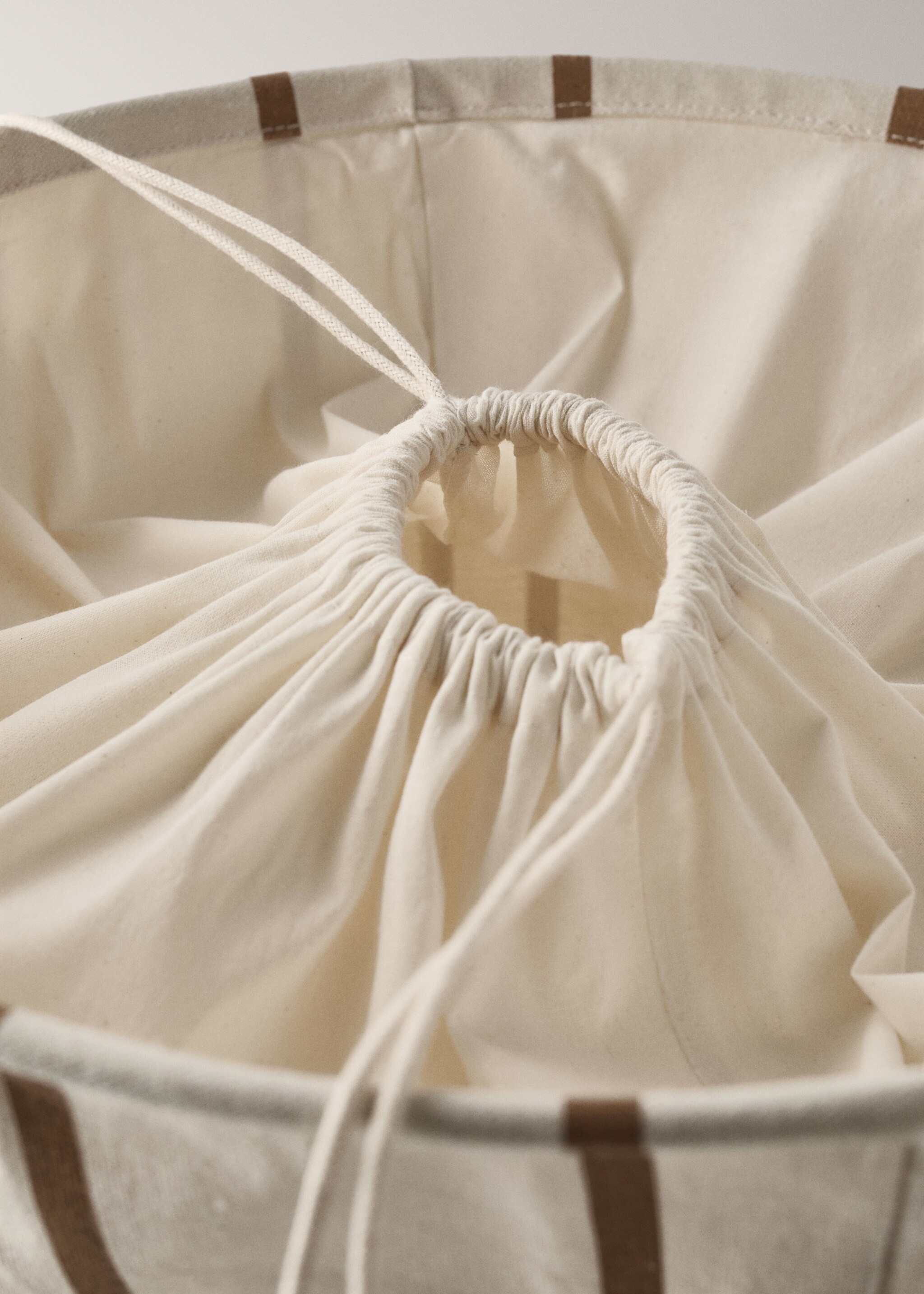 Cylindrical striped textile basket - Details of the article 2, White. Ref: 27012901-00.