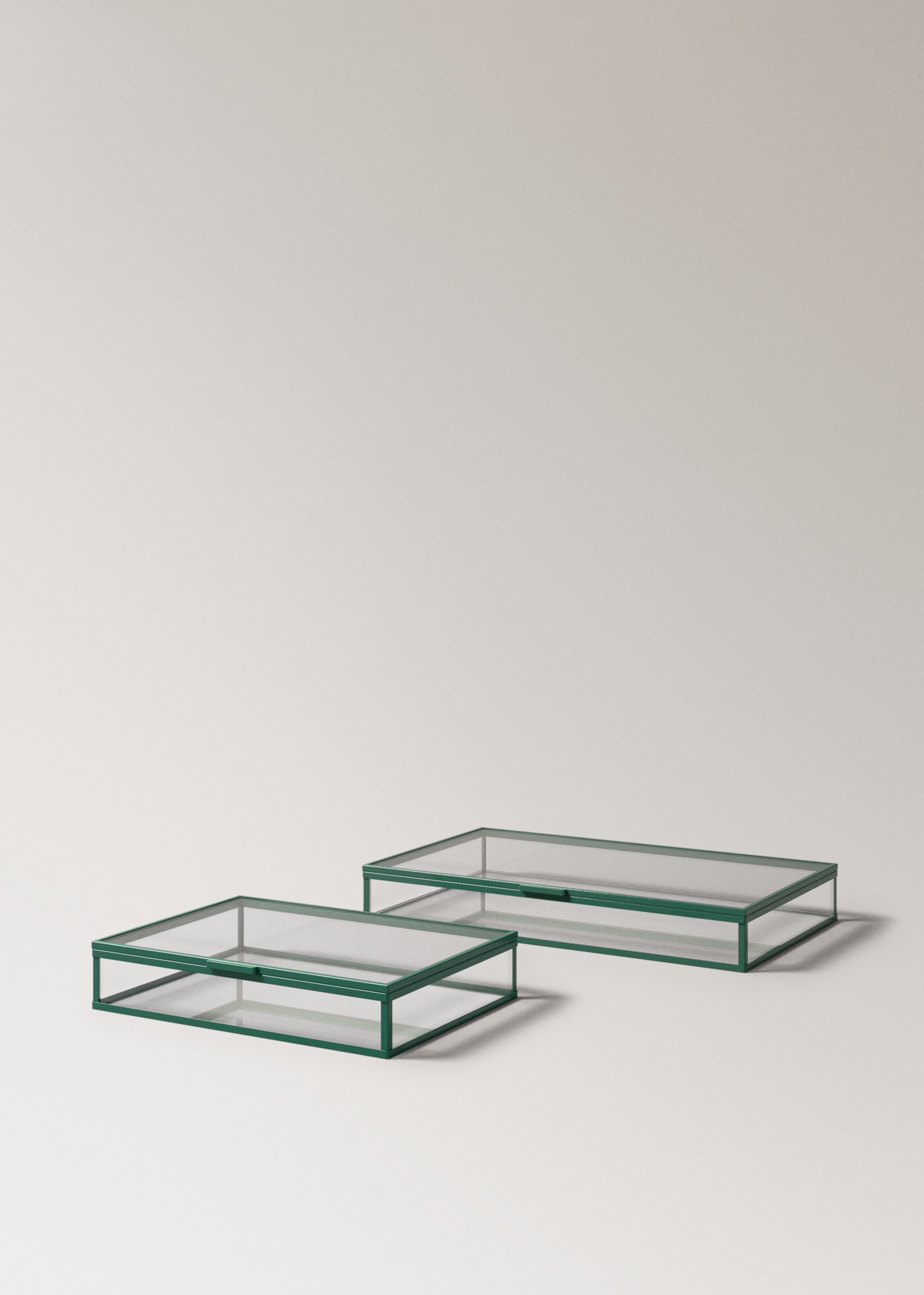 Medium-sized coloured glass box - Details of the article 3, Emerald Green. Ref: 27012914-00.