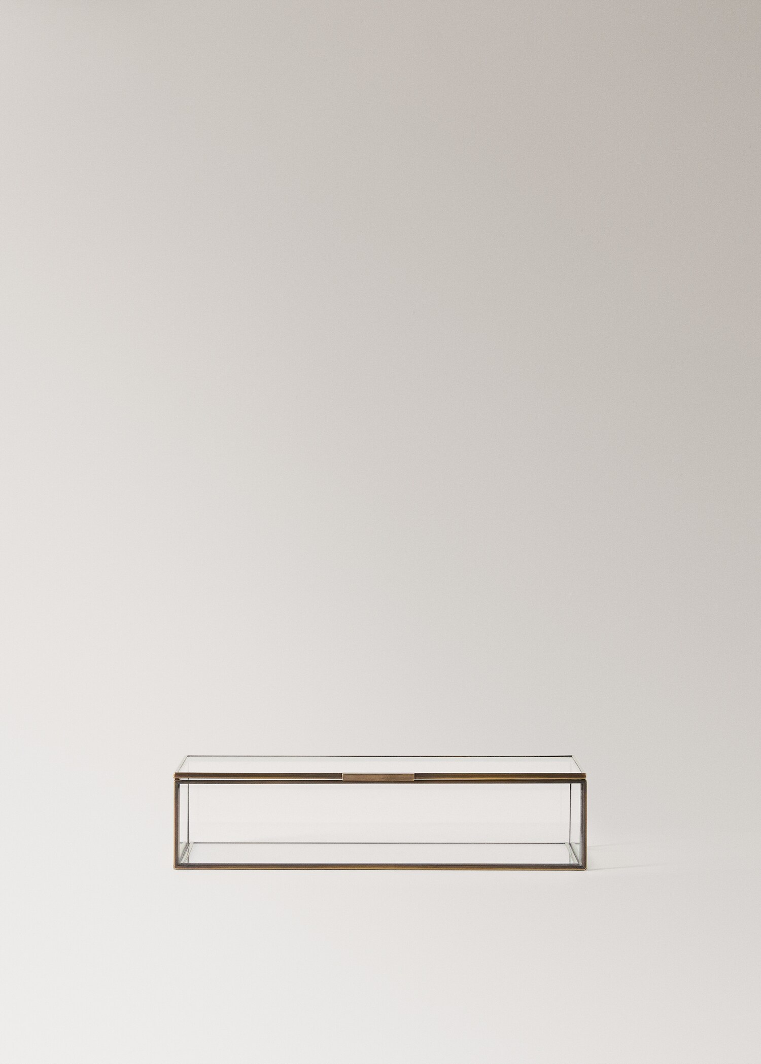 Medium box with metal profile - Article without model