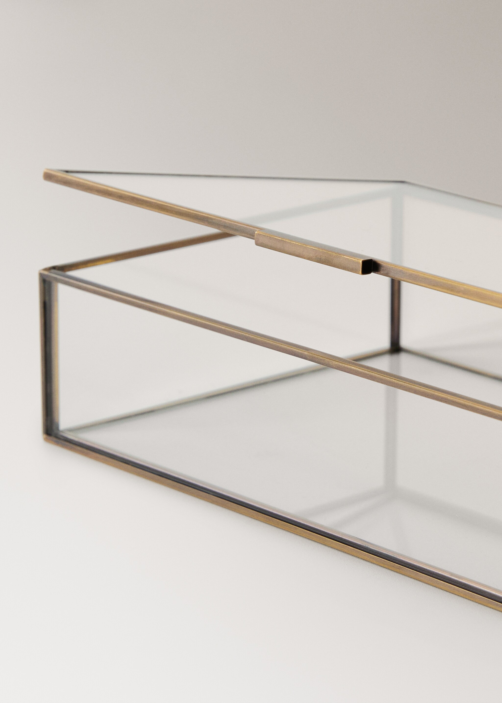 Medium box with metal profile - Details of the article 2, Gold. Ref: 27012915-00.