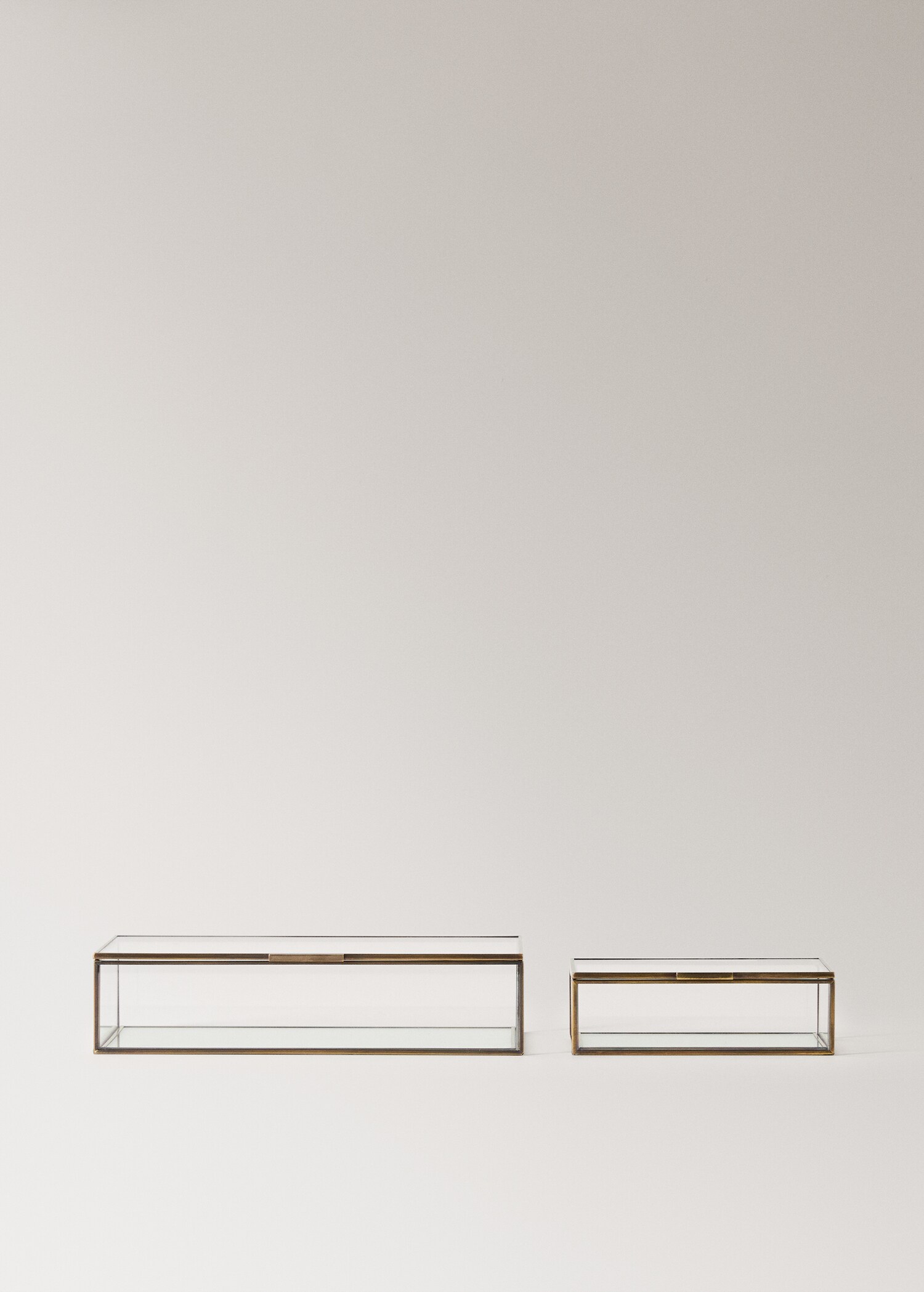 Medium box with metal profile - Details of the article 3