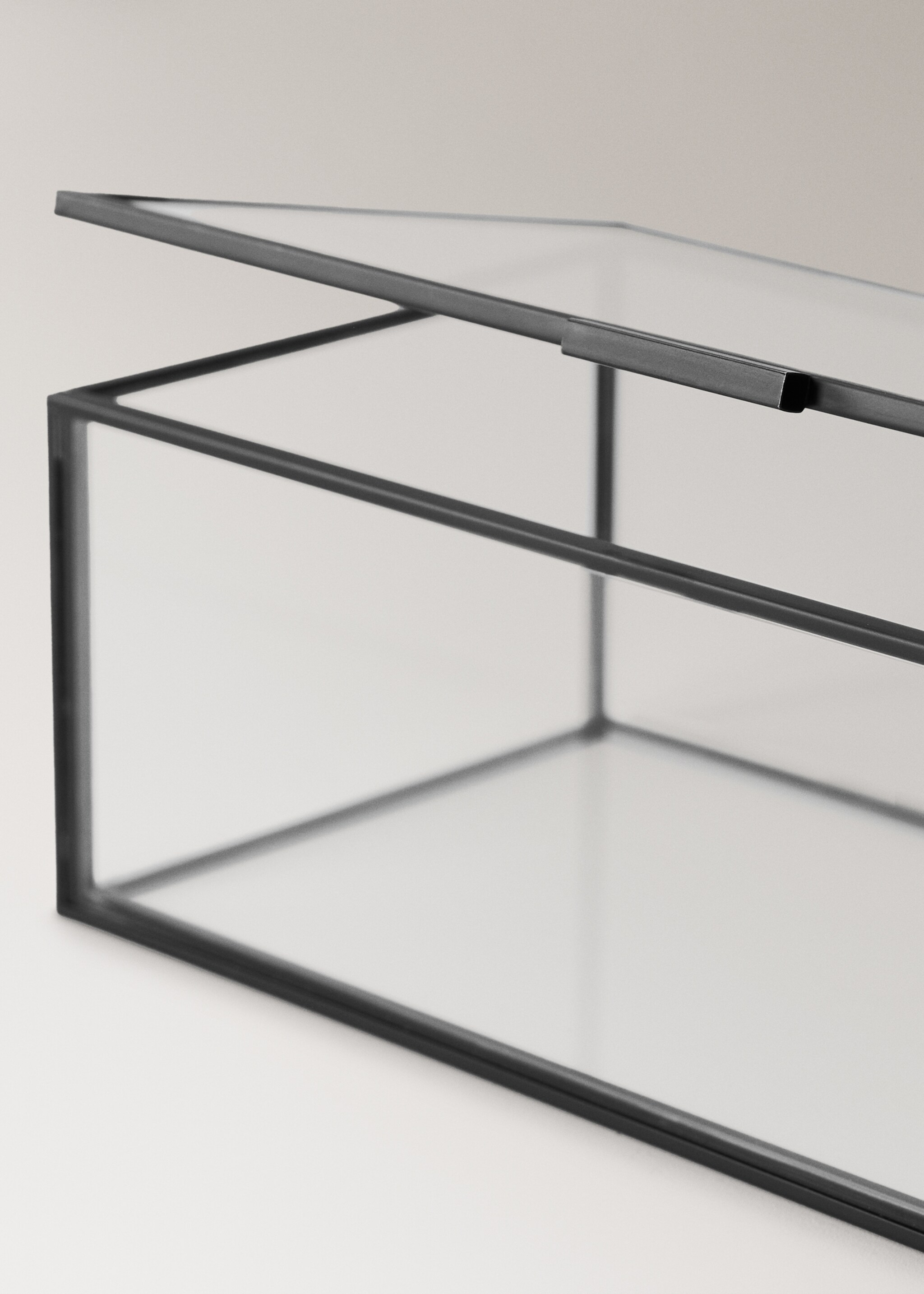 Small glass and metal jewellery box - Details of the article 2, Black. Ref: 27012917-00.