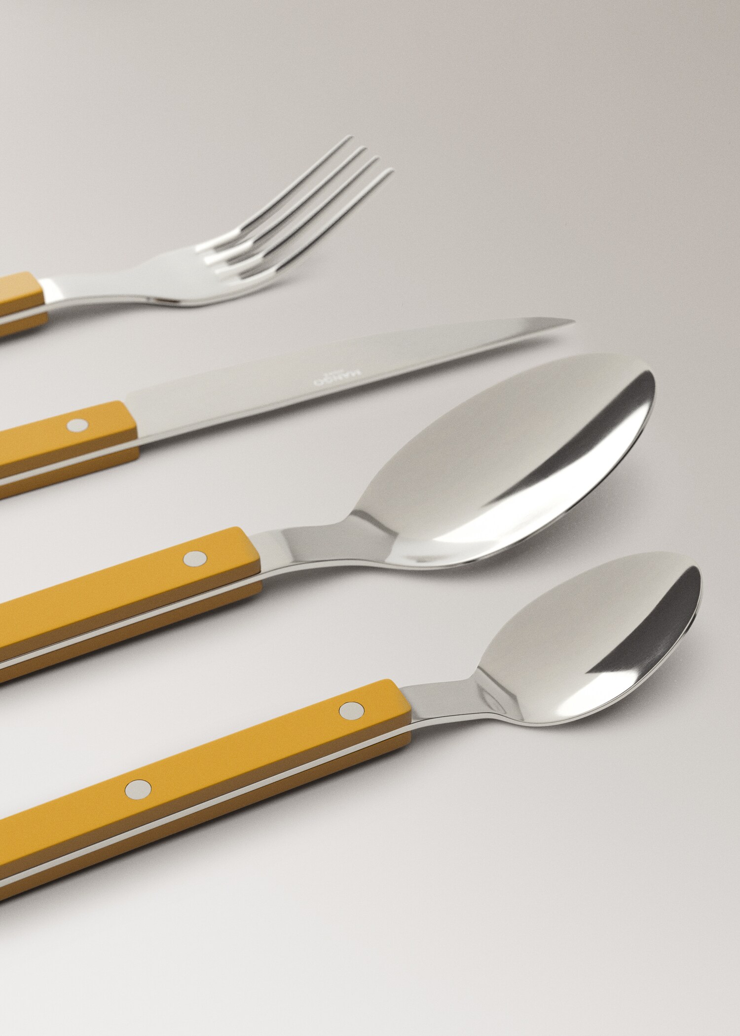 Stainless steel cutlery set with resin handles - Details of the article 1