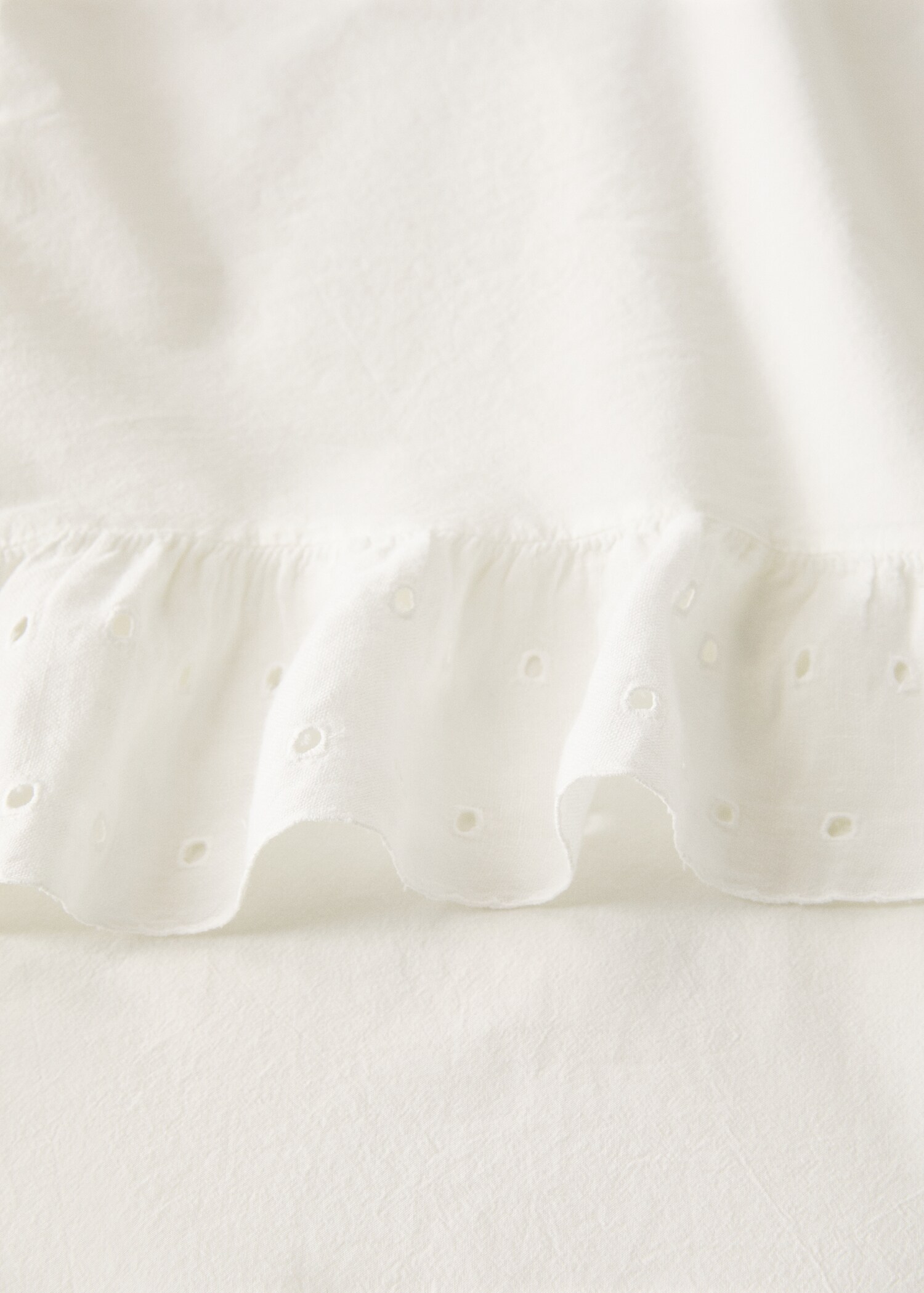 Cotton garment-dyed top sheet with linen ruffle for 135/140 cm bed - Details of the article 1