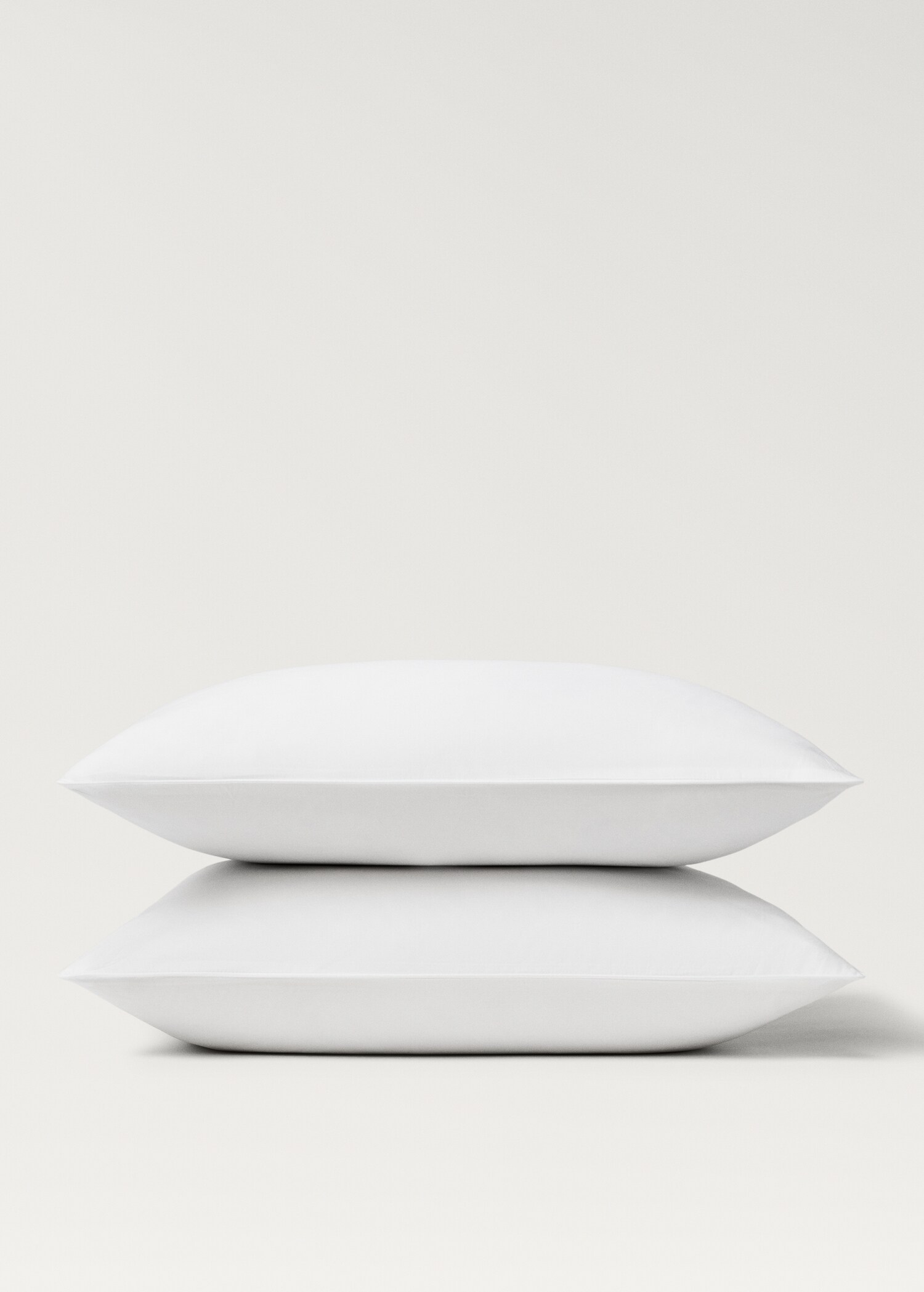Two 500-thread count cotton percale pillowcases with rounded piping detail 60x60 cm - Details of the article 1
