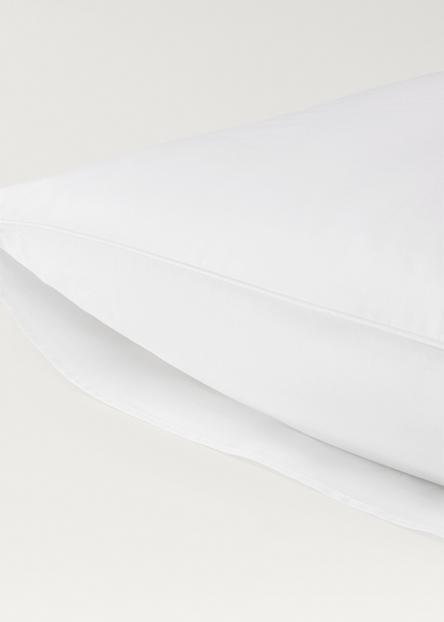 Two 500-thread count cotton percale pillowcases with rounded piping detail 60x60 cm - Details of the article 3