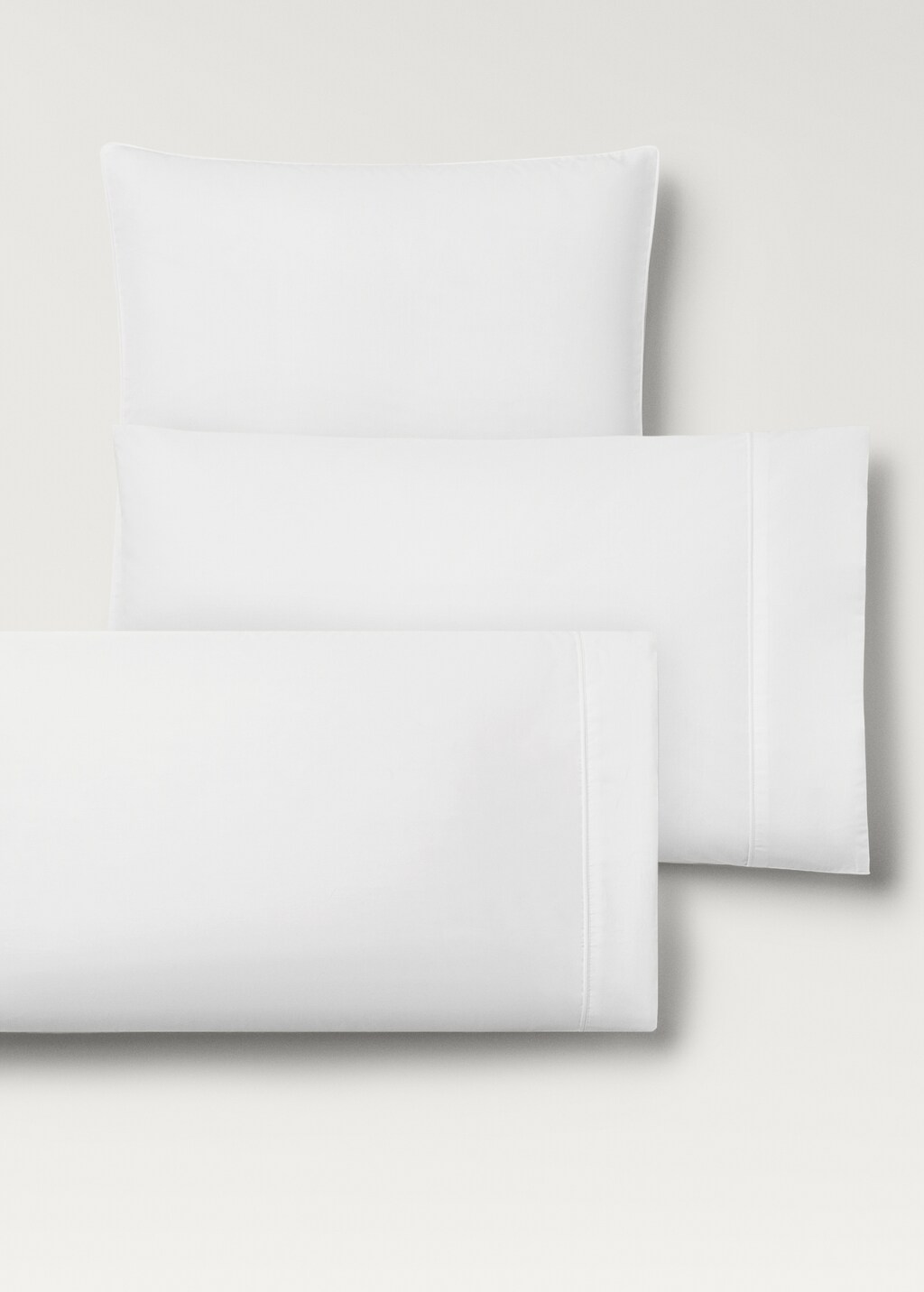 Two 500-thread count cotton percale pillowcases with rounded piping detail 60x60 cm
