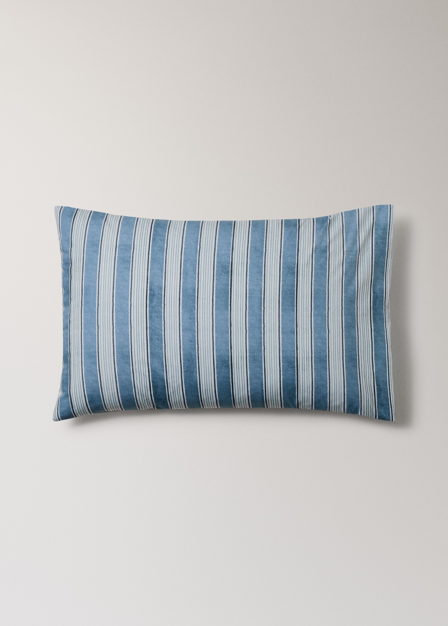 Two wide stripe watercolour pillow covers 50x75 cm - Article without model